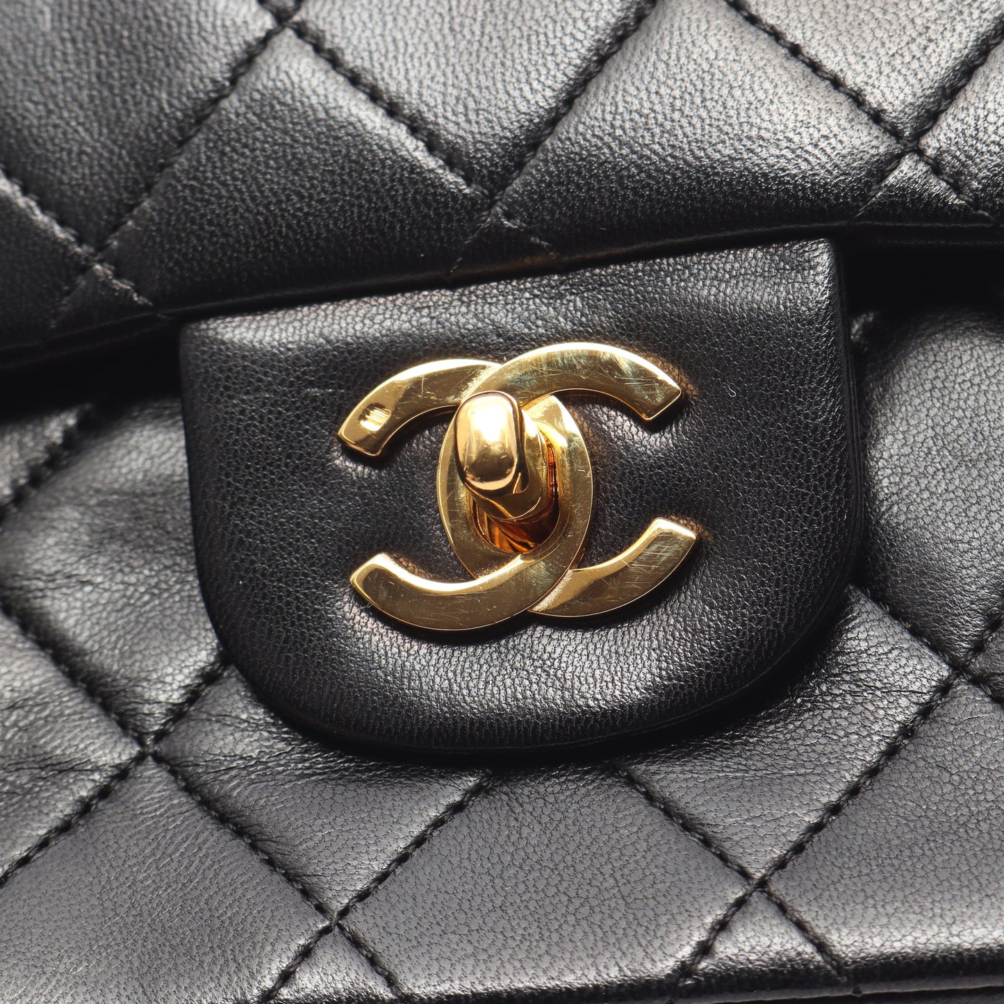 マトラッセ Wフラップ Wチェーンショルダーバッグ ラムスキン ブラック ゴールド金具 シャネル バッグ CHANEL