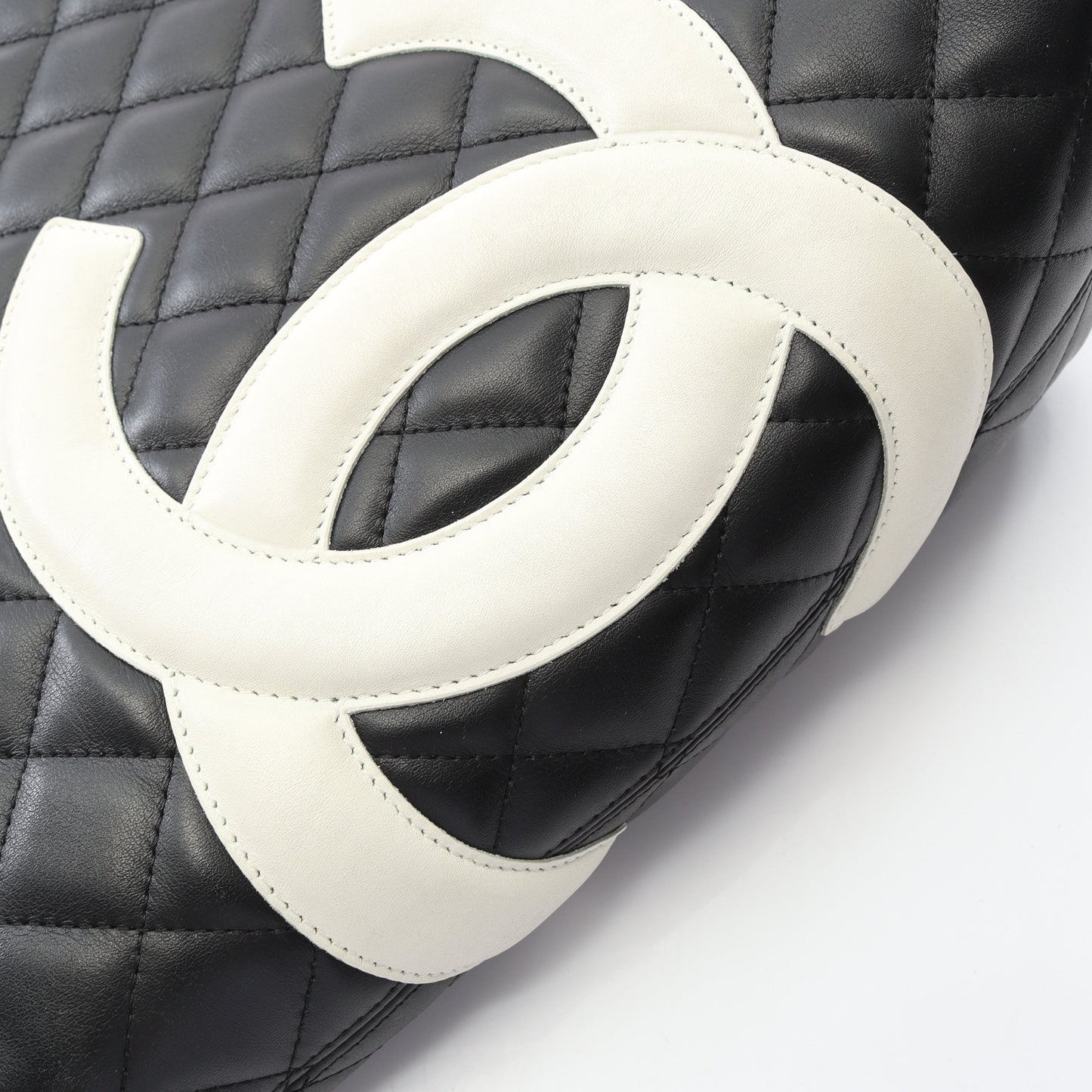 カンボンライン ミディアム ハンドバッグ トートバッグ レザー ブラック ホワイト シルバー金具 シャネル バッグ CHANEL