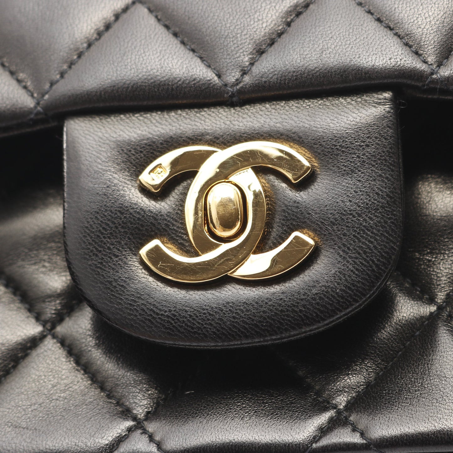 マトラッセ Wフラップ Wチェーンショルダーバッグ ラムスキン ブラック ゴールド金具 シャネル バッグ CHANEL