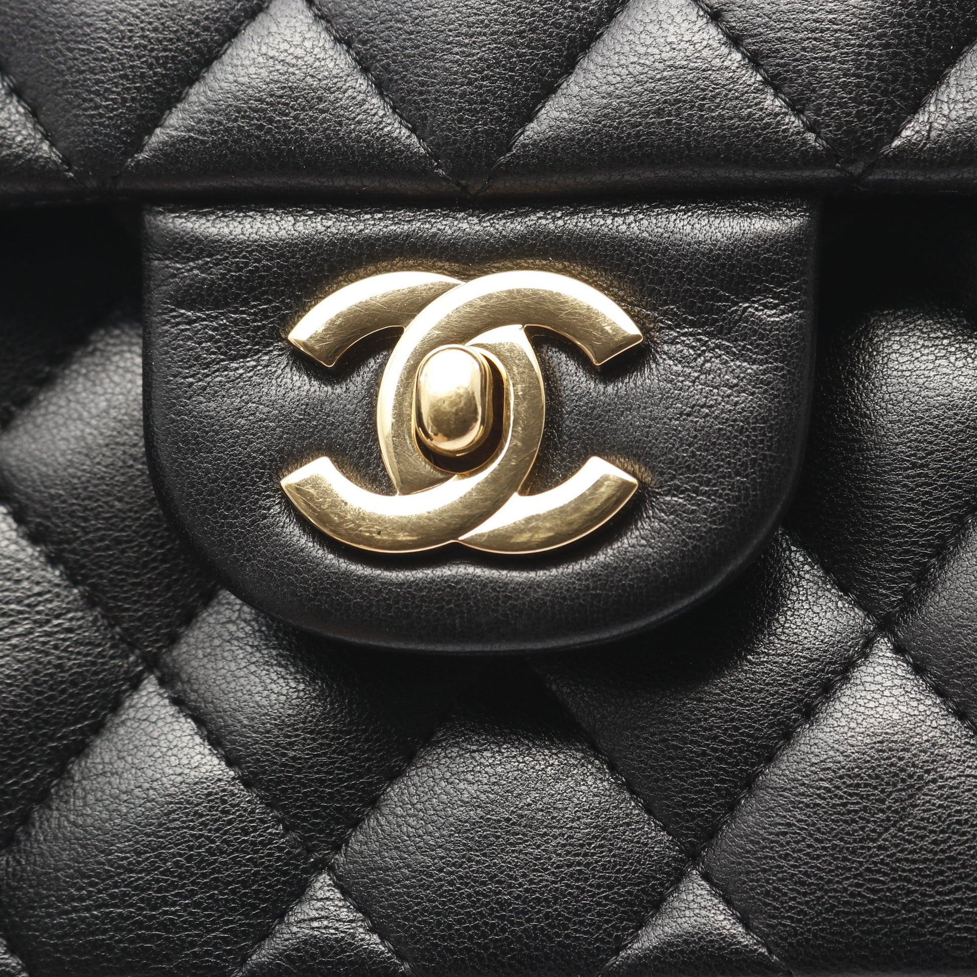 マトラッセ Wフラップ Wチェーンショルダーバッグ ラムスキン ブラック ゴールド金具 シャネル バッグ CHANEL