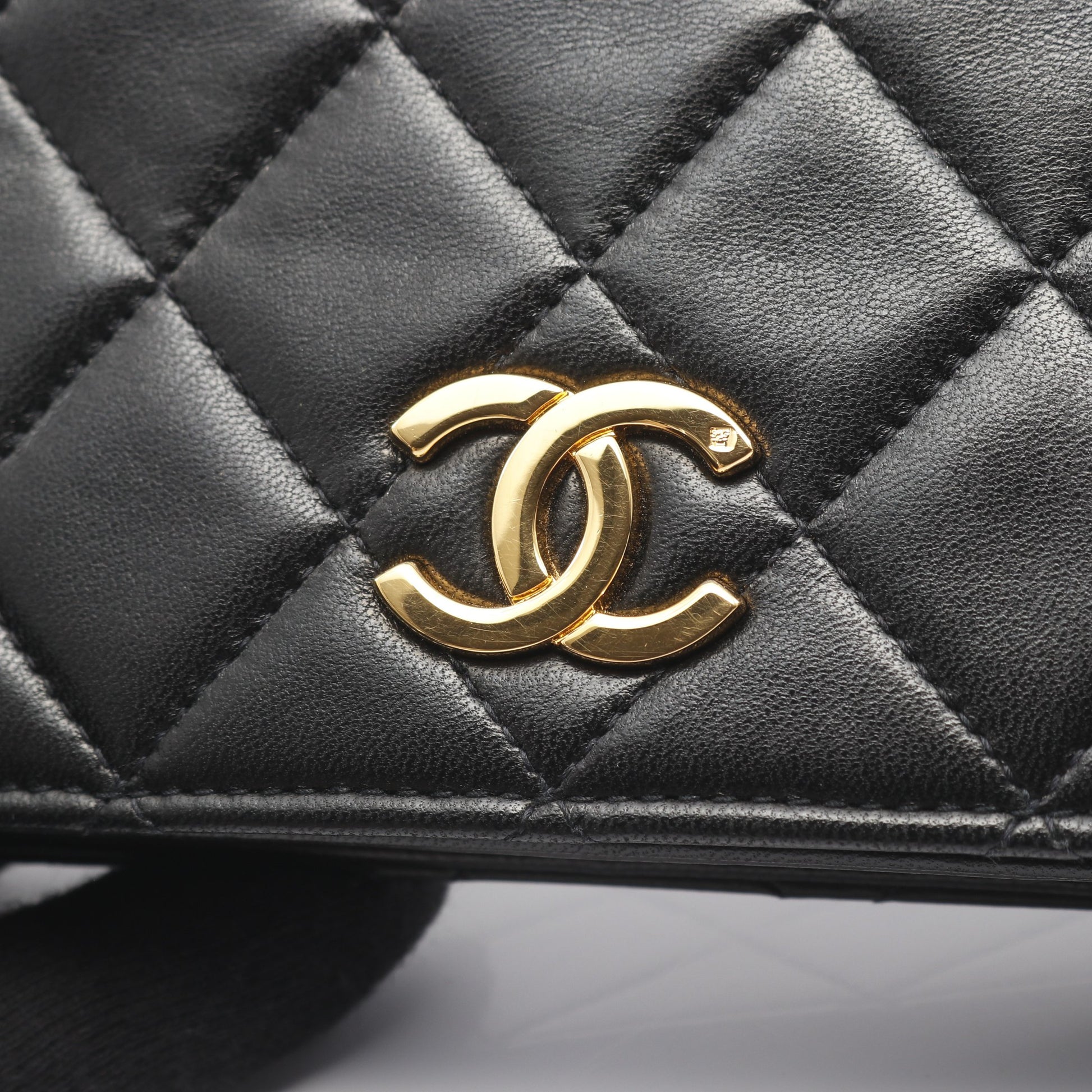 ミニマトラッセ フルフラップ チェーンショルダーバッグ ラムスキン ブラック ゴールド金具 シャネル バッグ CHANEL