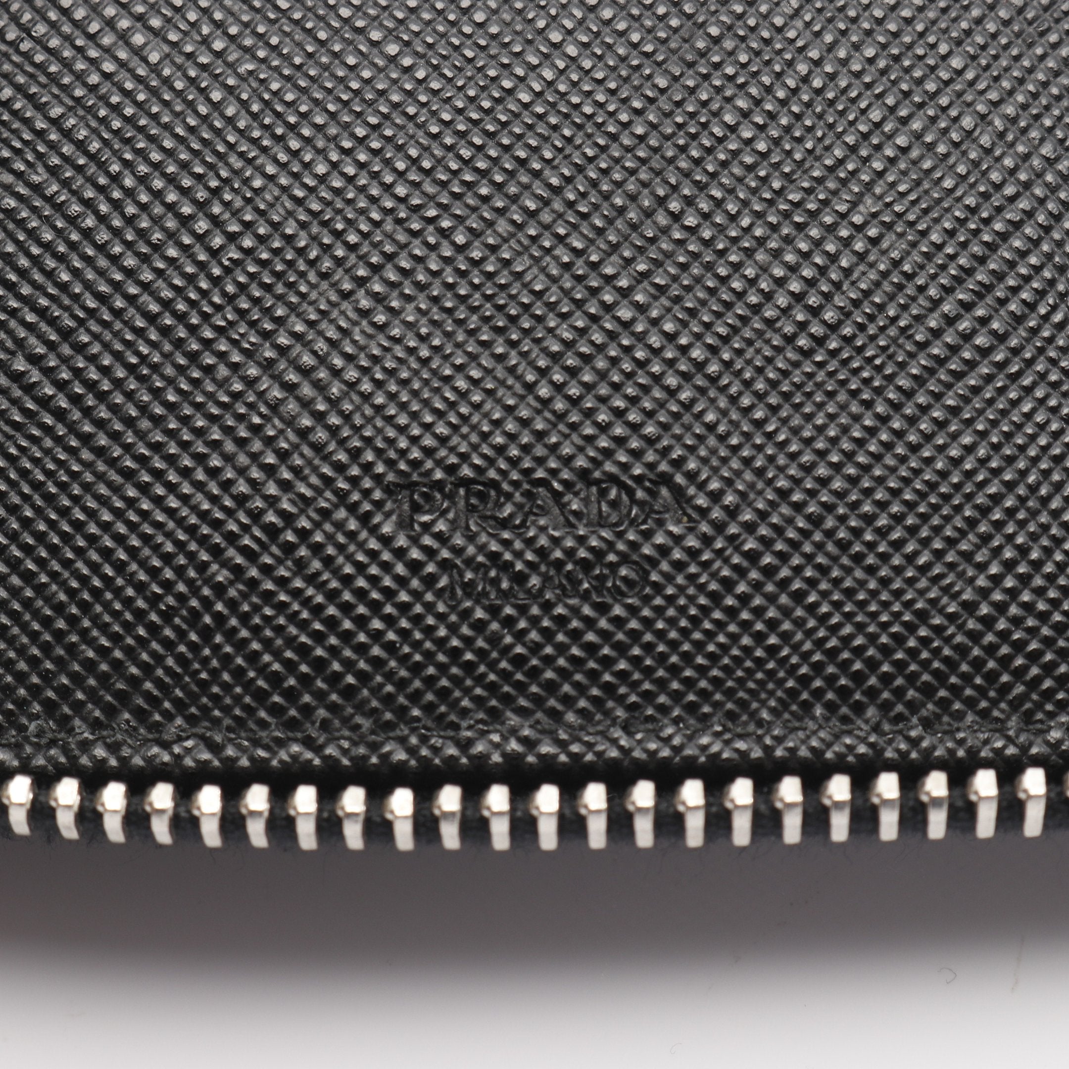 希少 美品 プラダ サフィアーノ 長財布 ラウンドファスナー デカロゴ ブラック PRADA プラダ ラウンドファスナー長財布 サフィアーノレザー