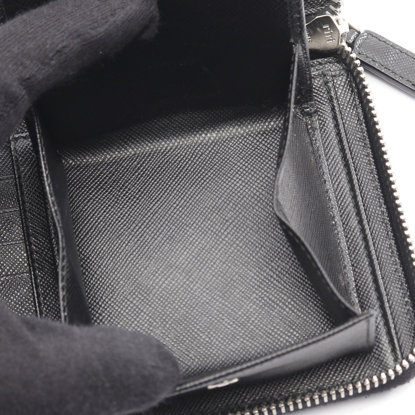 ラウンドファスナー長財布 型押しロゴ サフィアーノレザー ブラック プラダ 財布・小物 PRADA