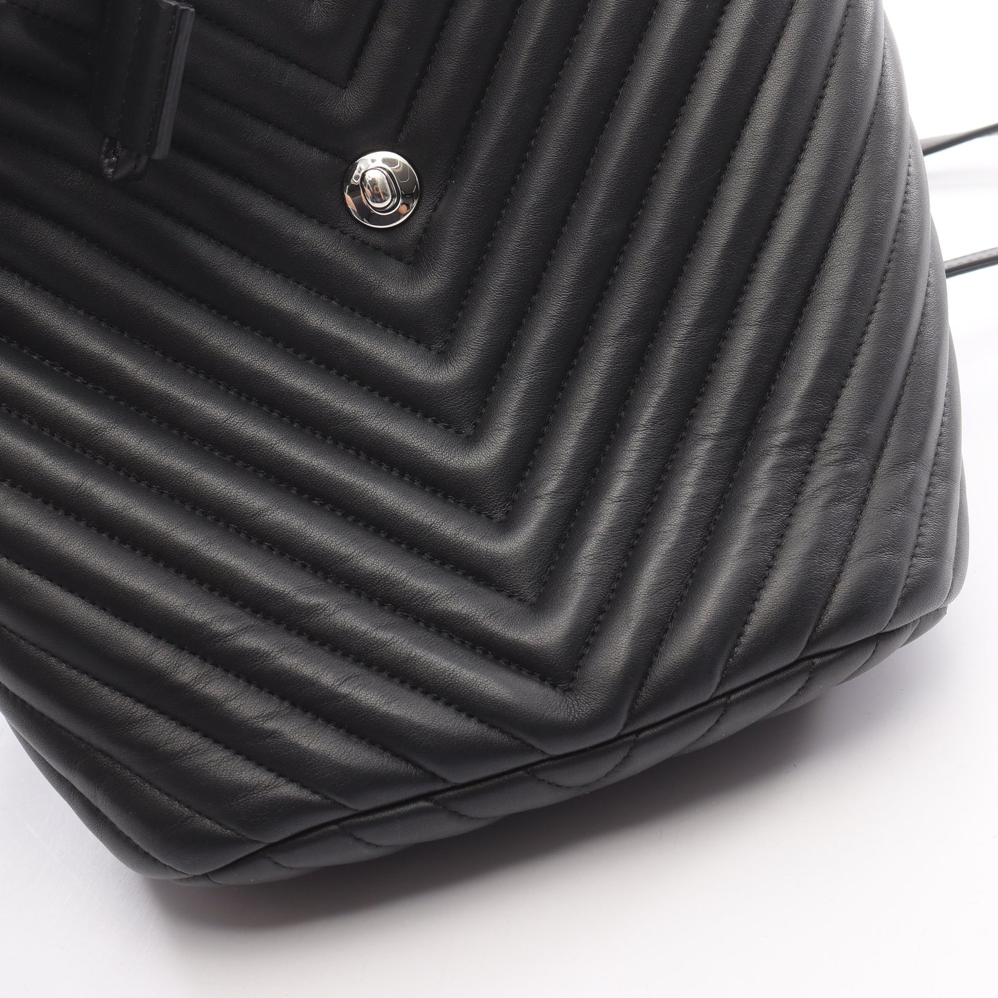 Vステッチ シェブロン バックパック リュックサック ラムスキン ブラック シルバー金具 シャネル バッグ CHANEL
