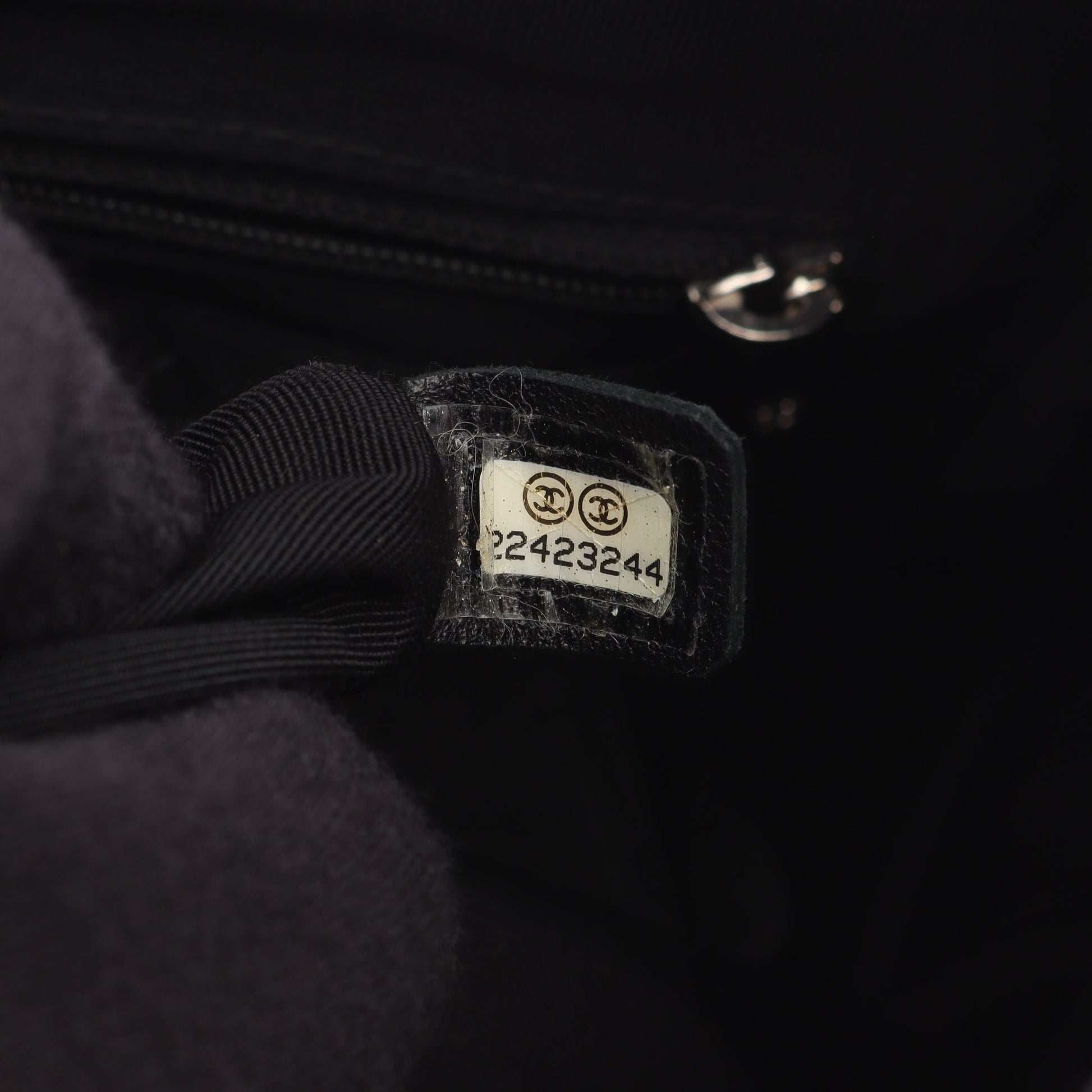 Vステッチ シェブロン バックパック リュックサック ラムスキン ブラック シルバー金具 シャネル バッグ CHANEL