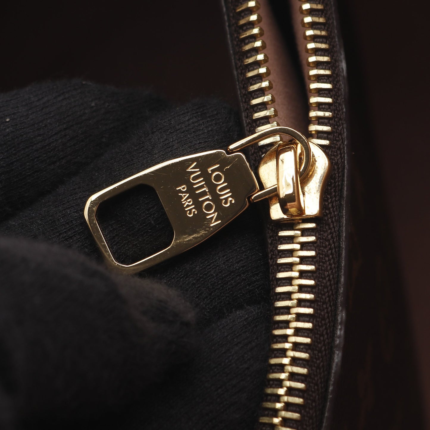 ネオノエ モノグラム ローズプードル ショルダーバッグ PVC レザー ブラウン ライトピンク ルイヴィトン バッグ LOUIS VUITTON