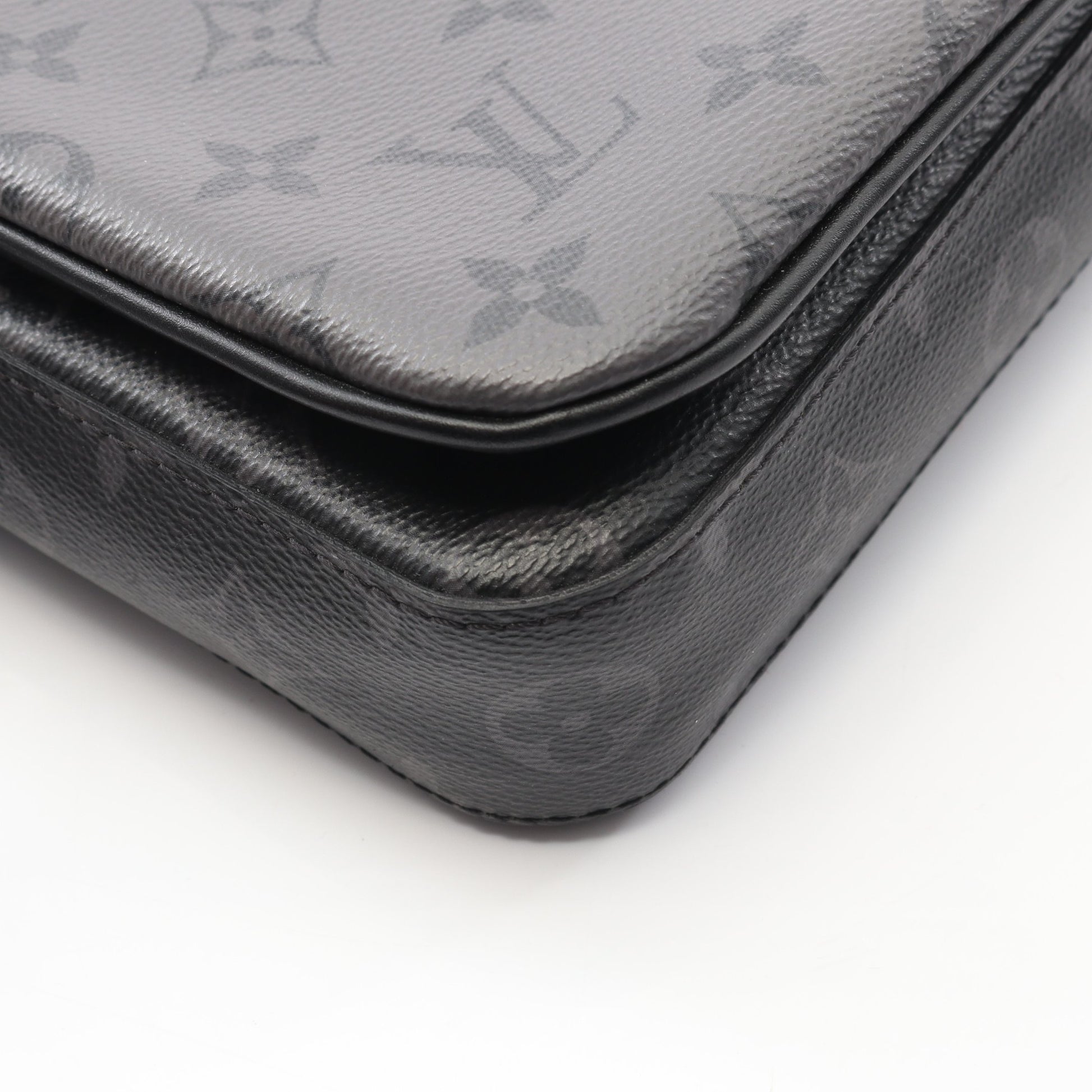 トリオ メッセンジャー モノグラム エクリプス ショルダーバッグ PVC レザー ブラック グレー ルイヴィトン バッグ LOUIS VUITTON