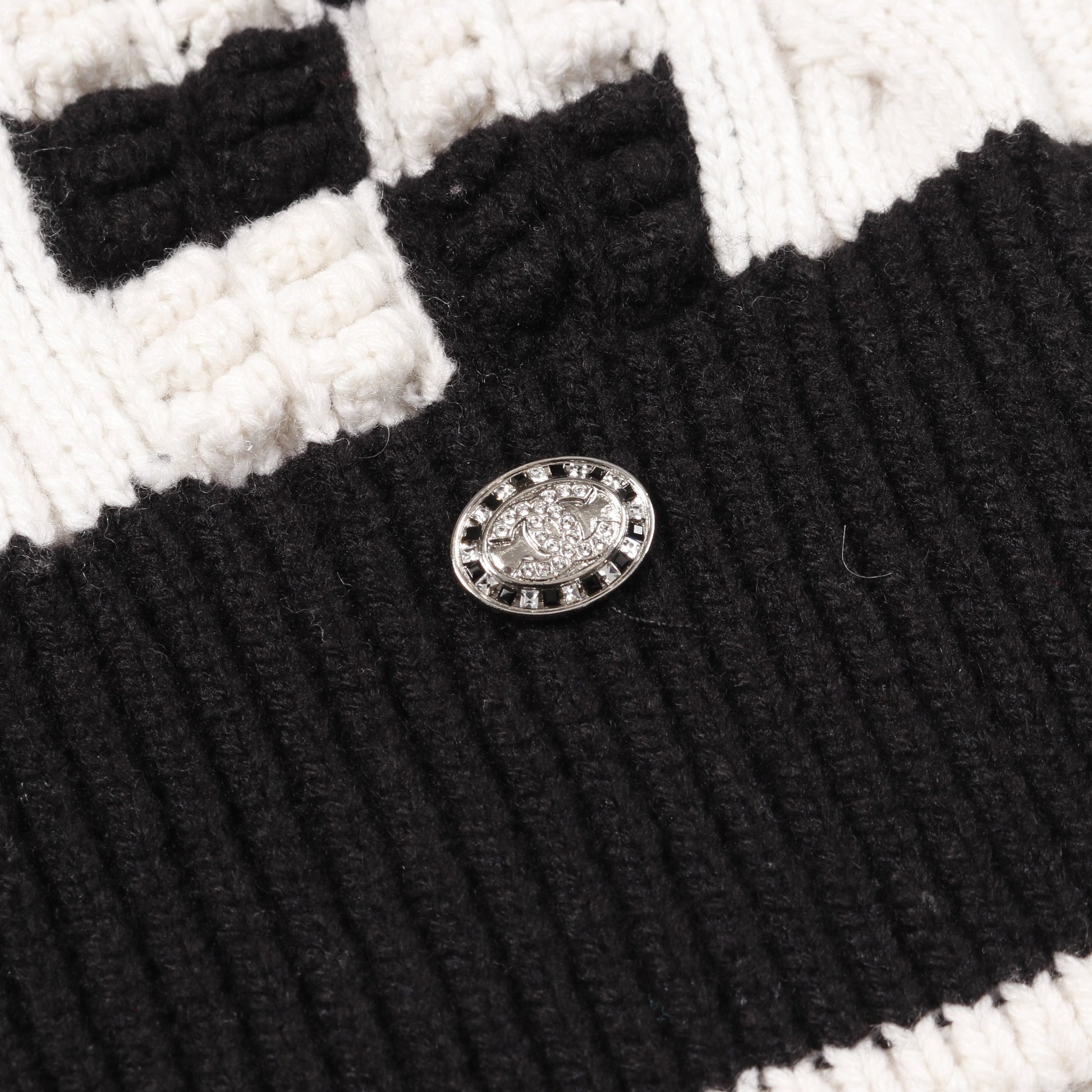 ココマークボタン ニット カシミヤ ホワイト ブラック シャネル トップス CHANEL