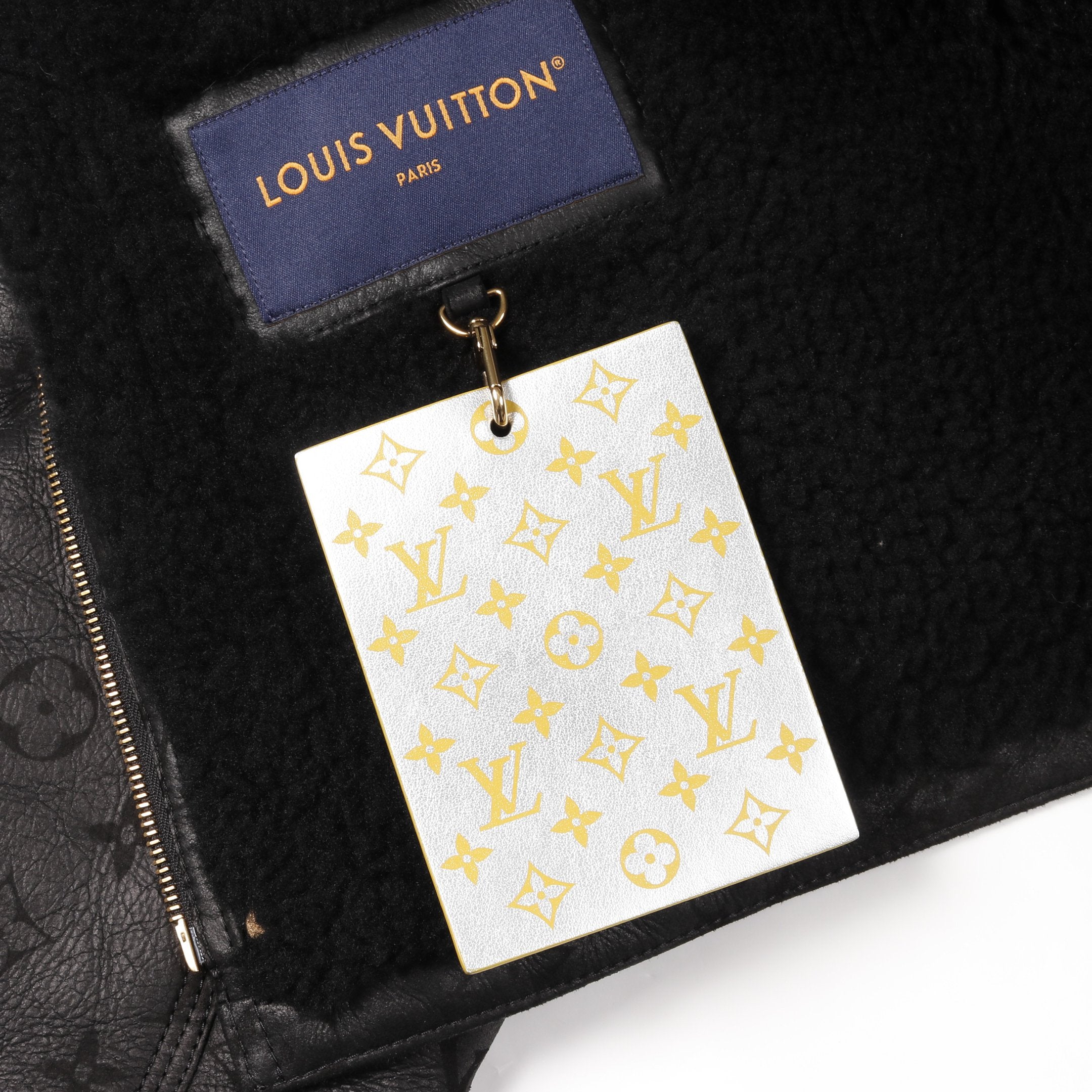 シアリングエンボス モノグラム ブルゾン レザージャケット ボア