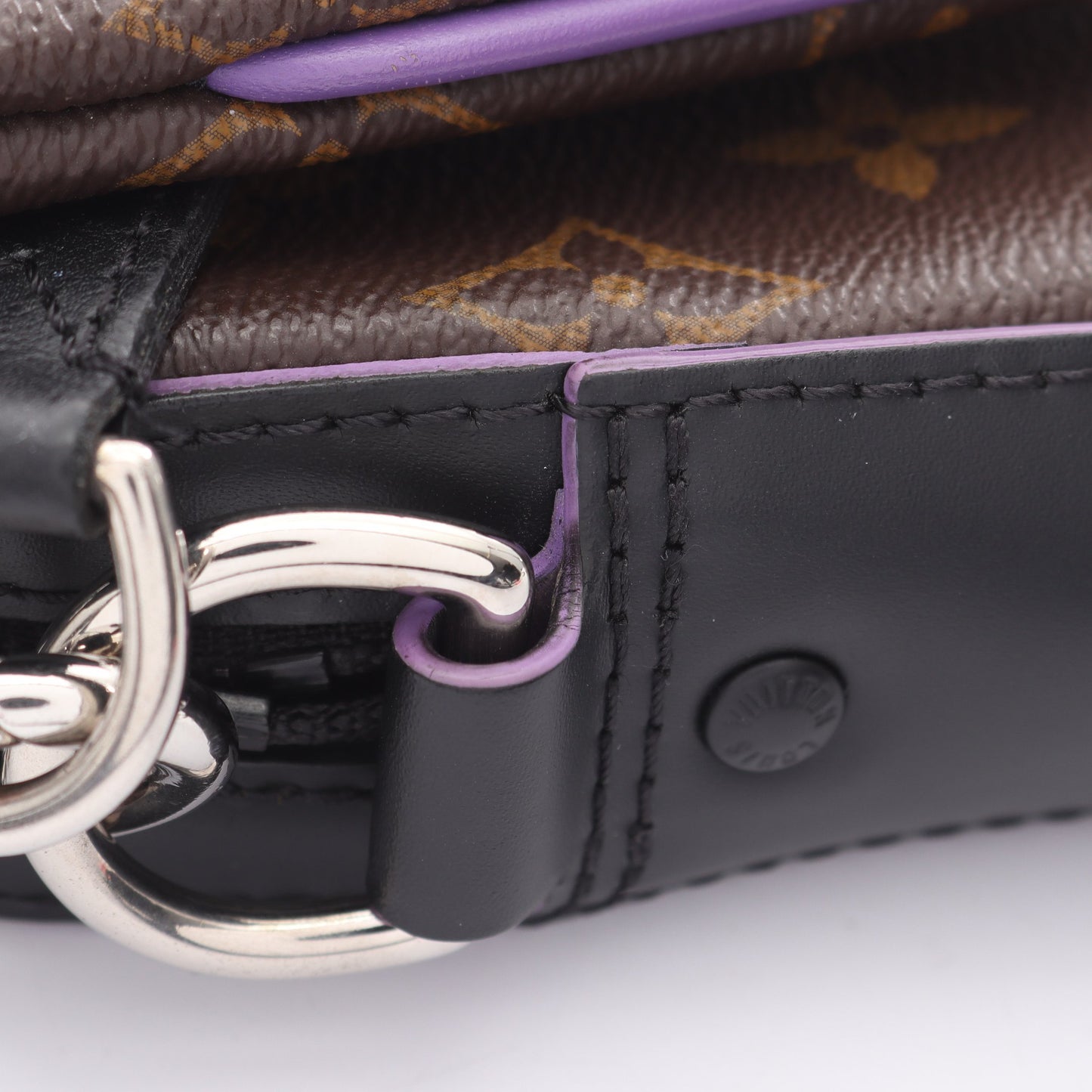 トリオ メッセンジャー モノグラムマカサー ショルダーバッグ PVC レザー ブラウン ブラック パープル ルイヴィトン バッグ LOUIS VUITTON