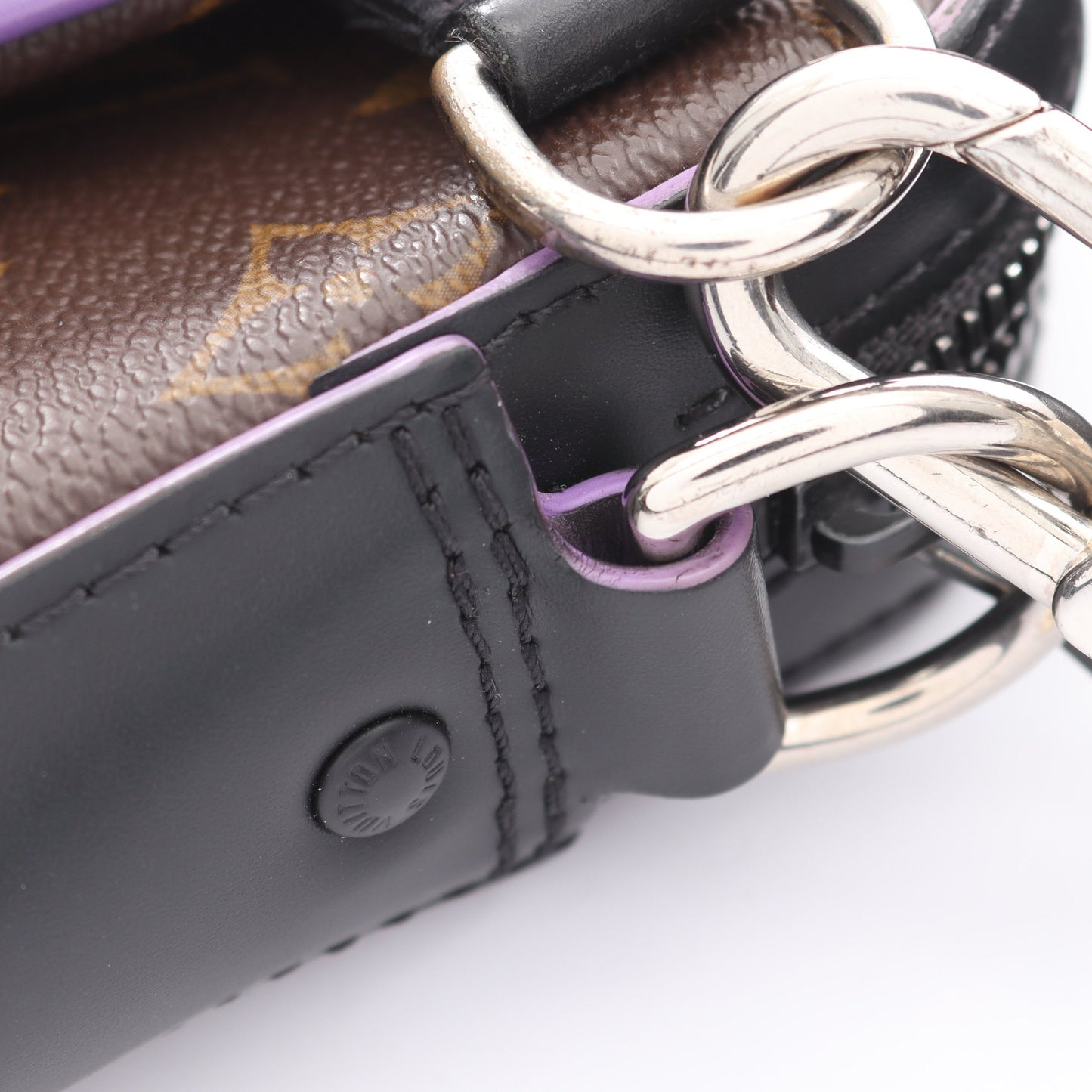トリオ メッセンジャー モノグラムマカサー ショルダーバッグ PVC レザー ブラウン ブラック パープル ルイヴィトン バッグ LOUIS VUITTON