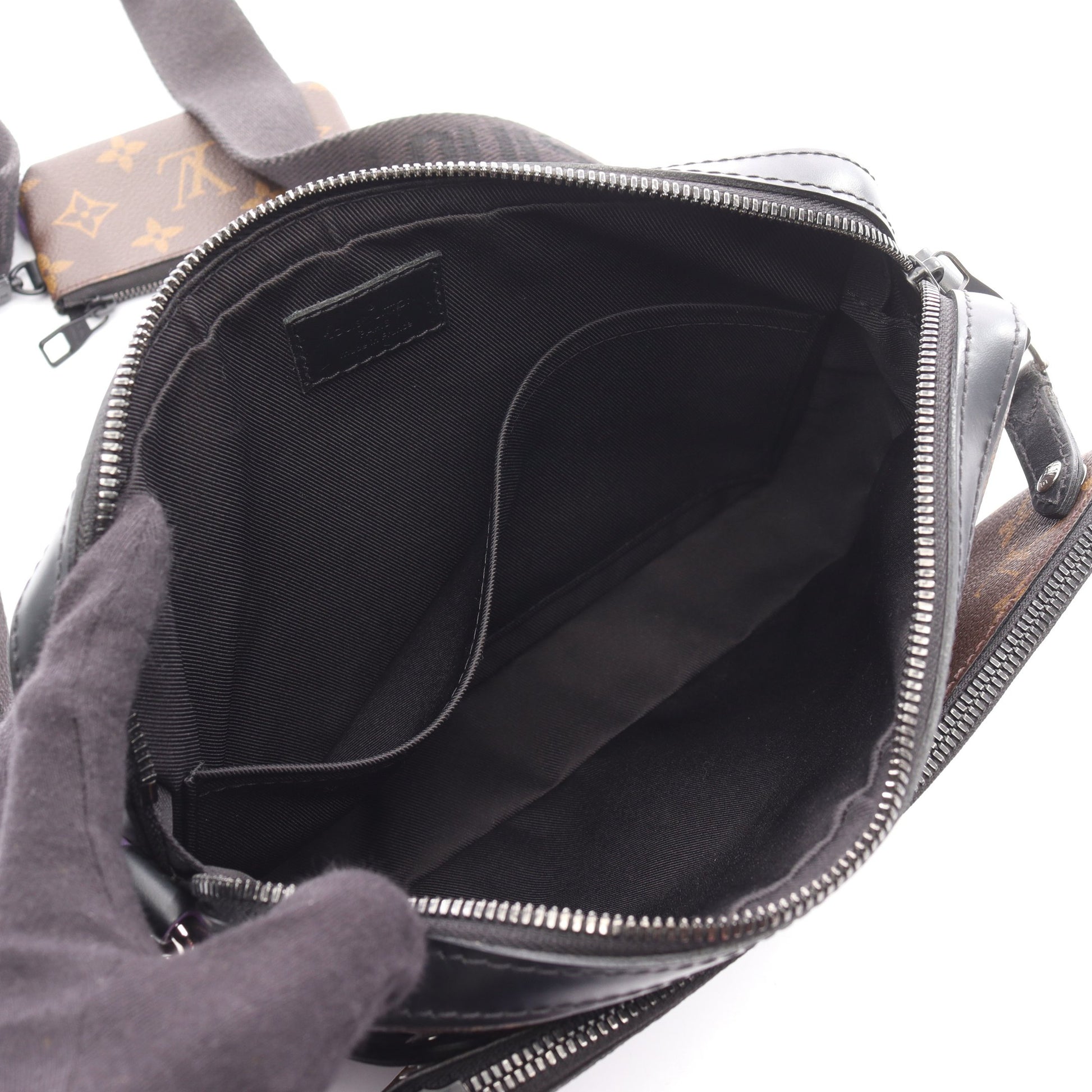 トリオ メッセンジャー モノグラムマカサー ショルダーバッグ PVC レザー ブラウン ブラック パープル ルイヴィトン バッグ LOUIS VUITTON