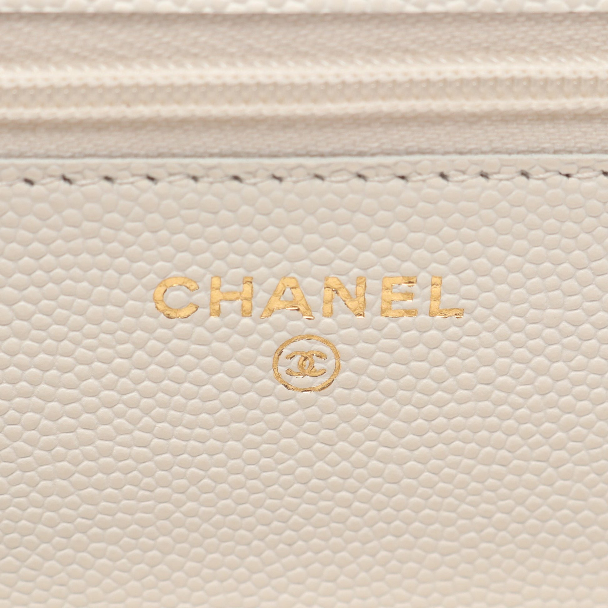マトラッセ チェーンウォレット キャビアスキン ホワイト ゴールド金具 トランプモチーフ シャネル バッグ CHANEL