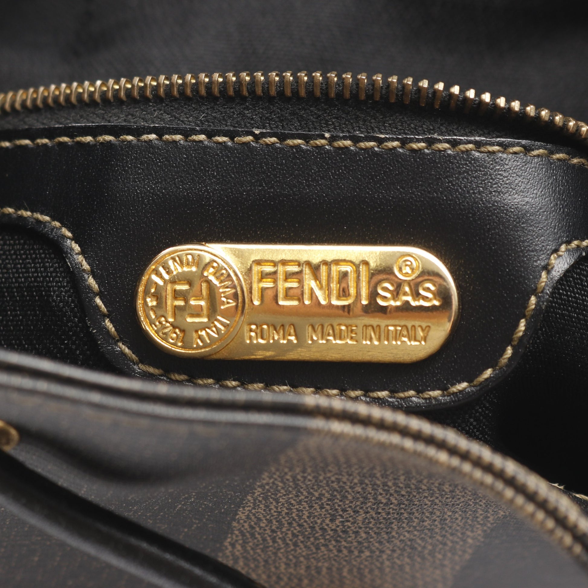 ペカン バックパック リュックサック PVC レザー ブラウン ブラック フェンディ バッグ FENDI