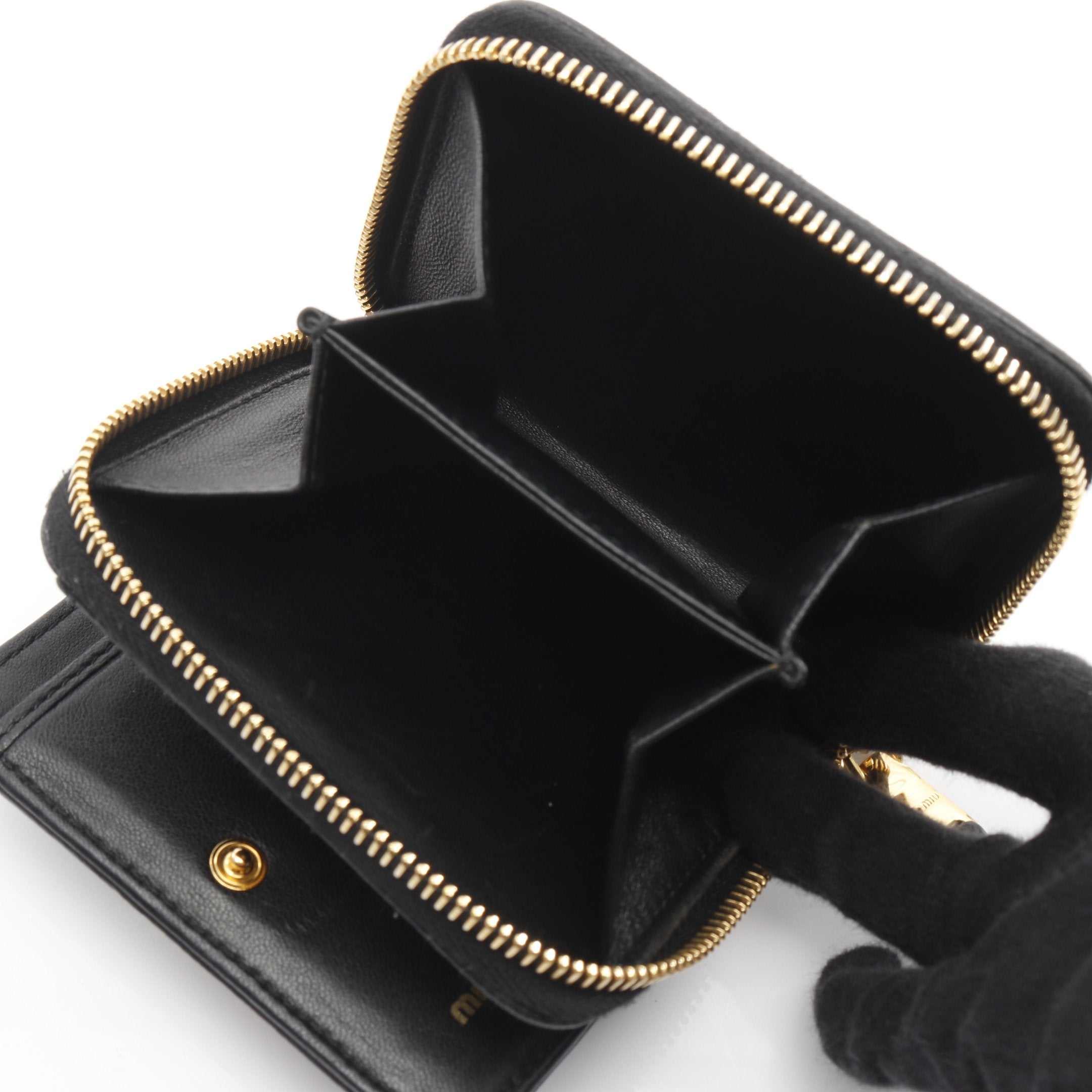 miu miu ミュウミュウ マテラッセ 二つ折り財布 ラウンドファスナー 黒 楽天市場】ミュウミュウ MIUMIU マテラッセレザー 折り財布