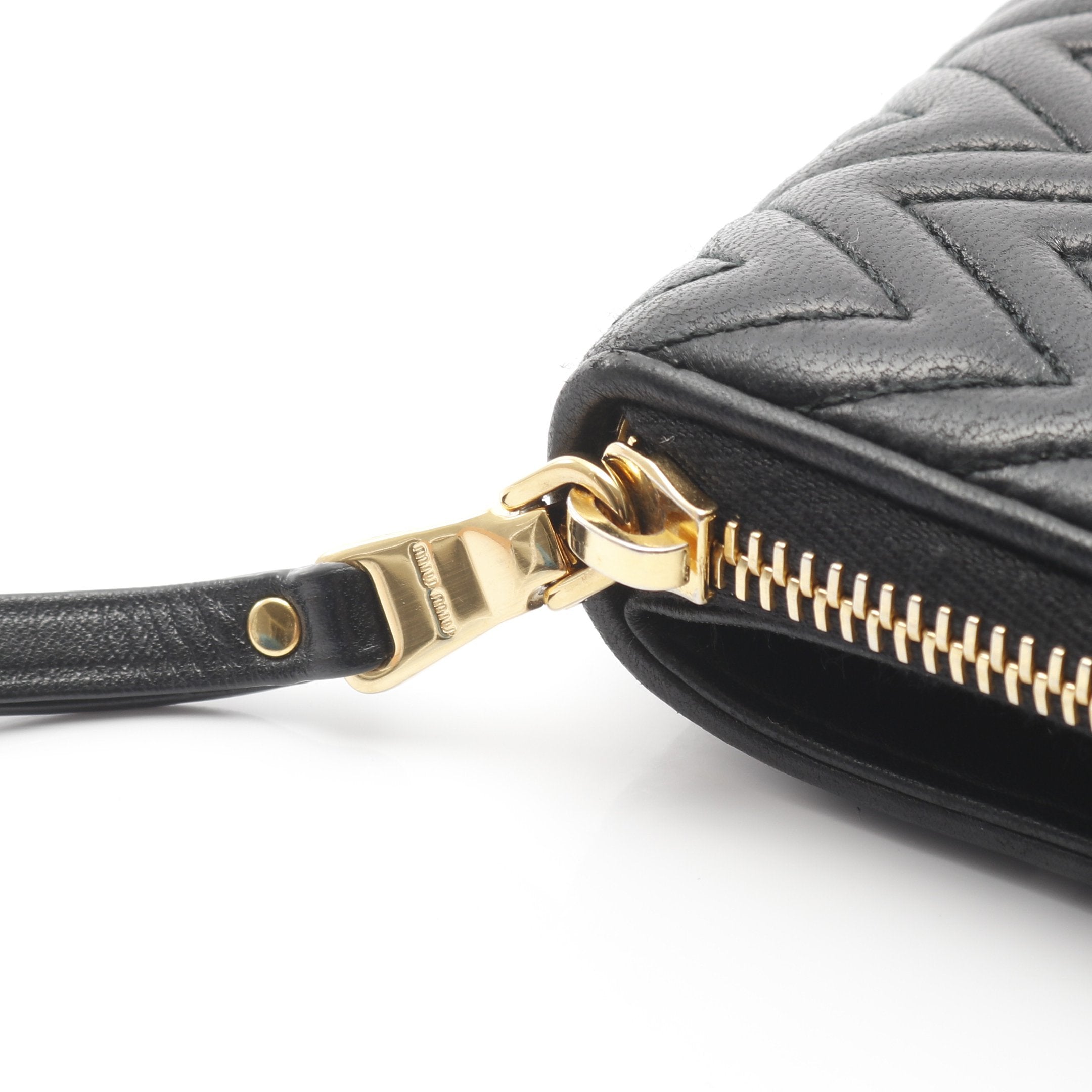 美品✨MIUMIU マテラッセ 二つ折り 財布 ラウンドファスナー ブラック miu ミュウミュウ miumiu 財布 二つ折り財布 マテラッセ 小銭