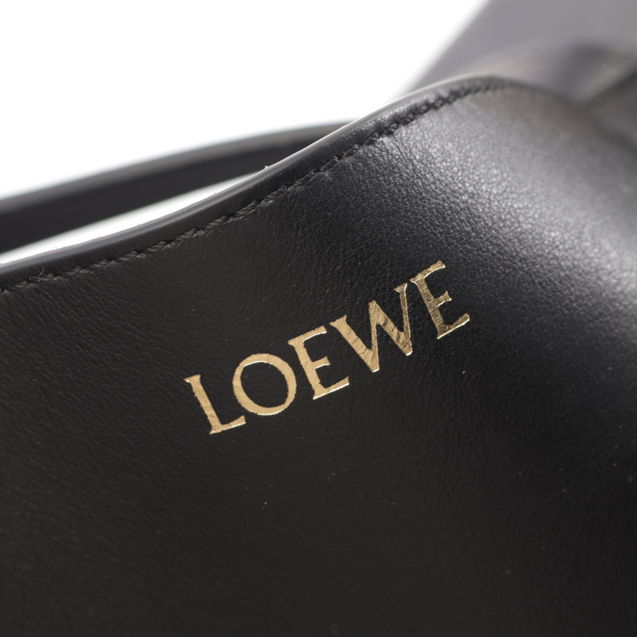 LO~EWE ブラックレザーショルダーバッグ~~ LOEWE アナグラムレザーワンショルダーバッグ | Hedy