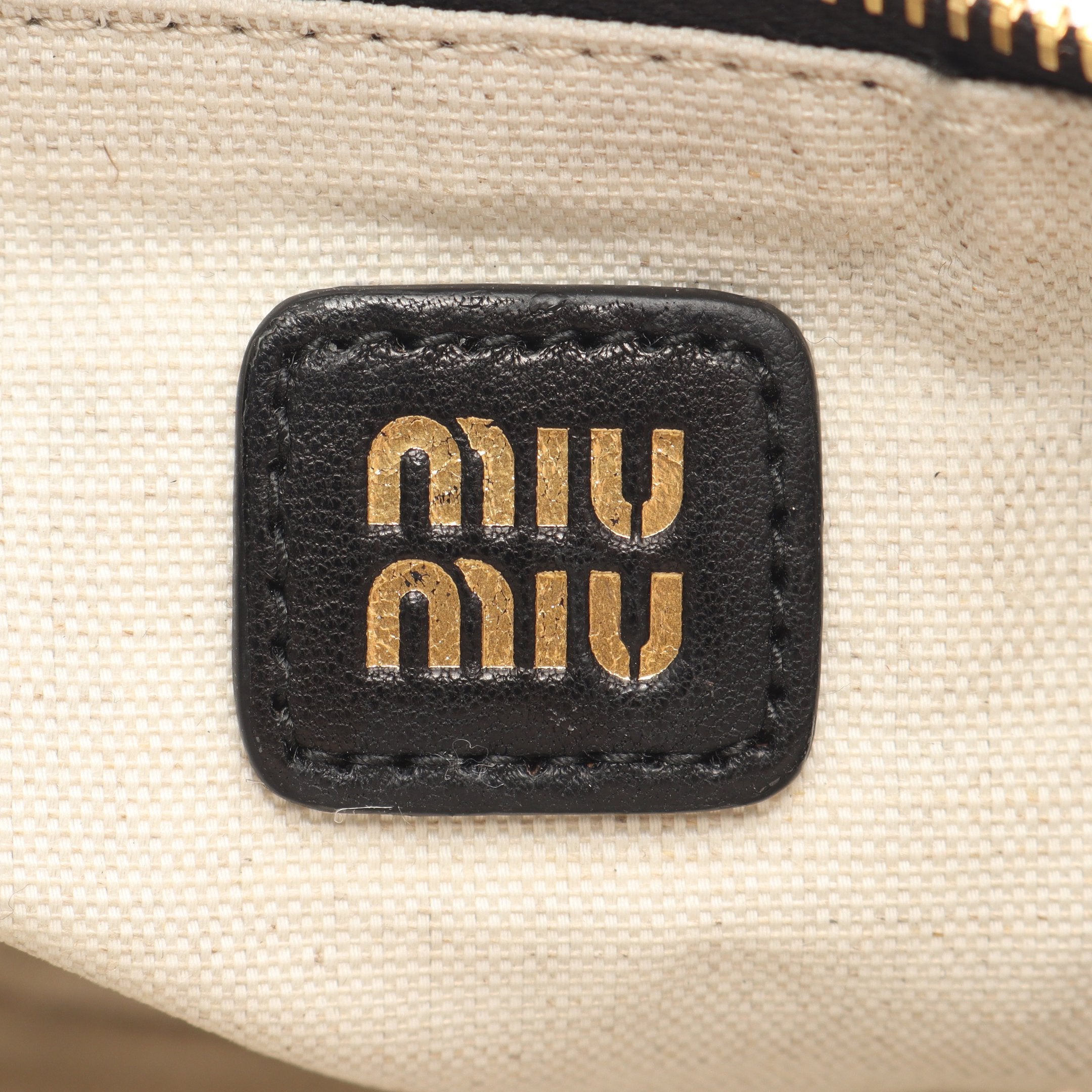 ポーチ ショルダーバッグ レザー ブラック ミュウミュウ – RECLO