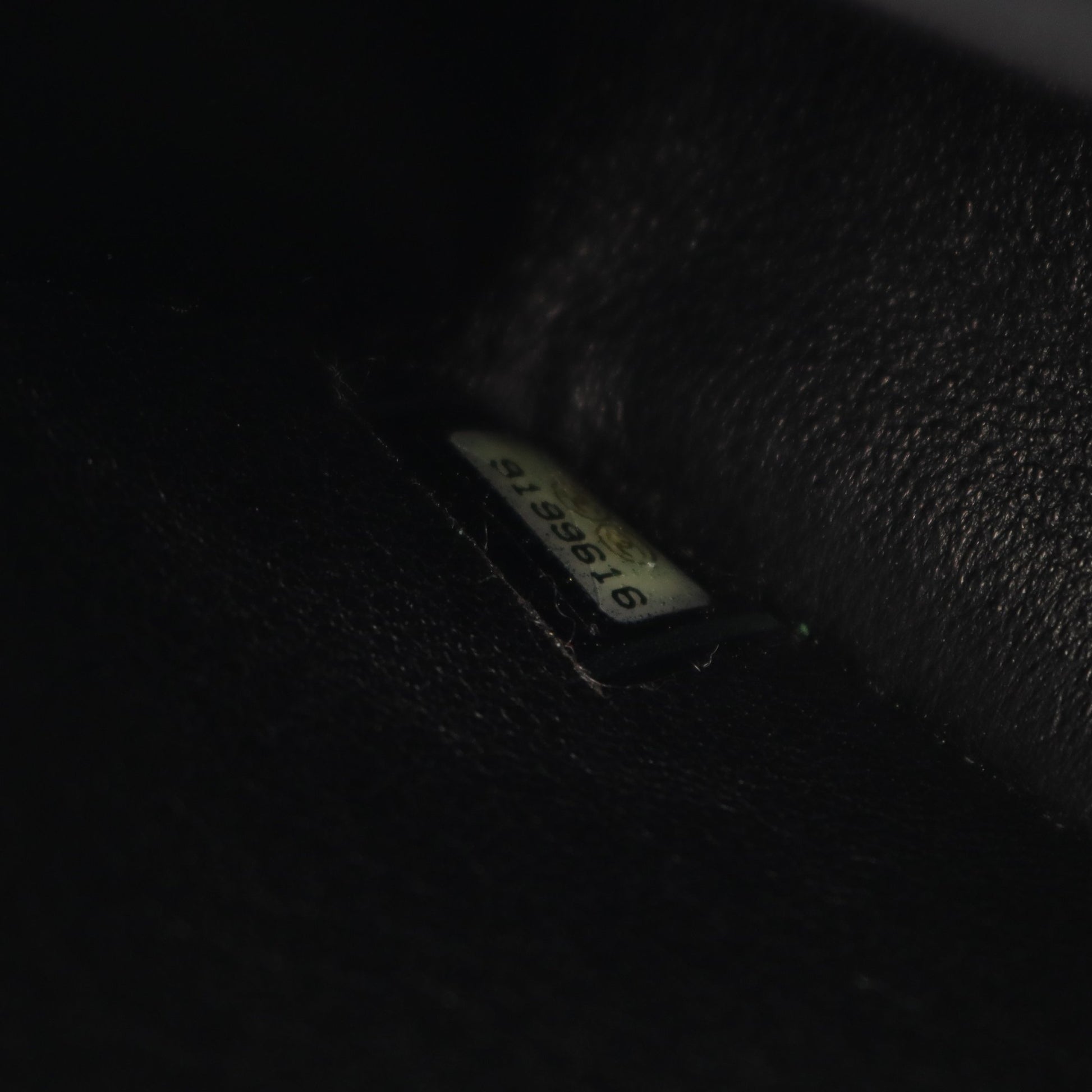 ミニマトラッセ チェーンショルダーバッグ キャビアスキン ブラック ゴールド金具 シャネル バッグ CHANEL