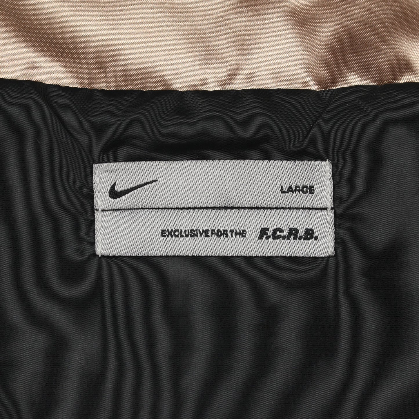 F.C.R.B. × NIKE ナイロンジャケット ロゴ 刺繍 ピンクゴールド エフシーアールビー アウター F.C.R.B.