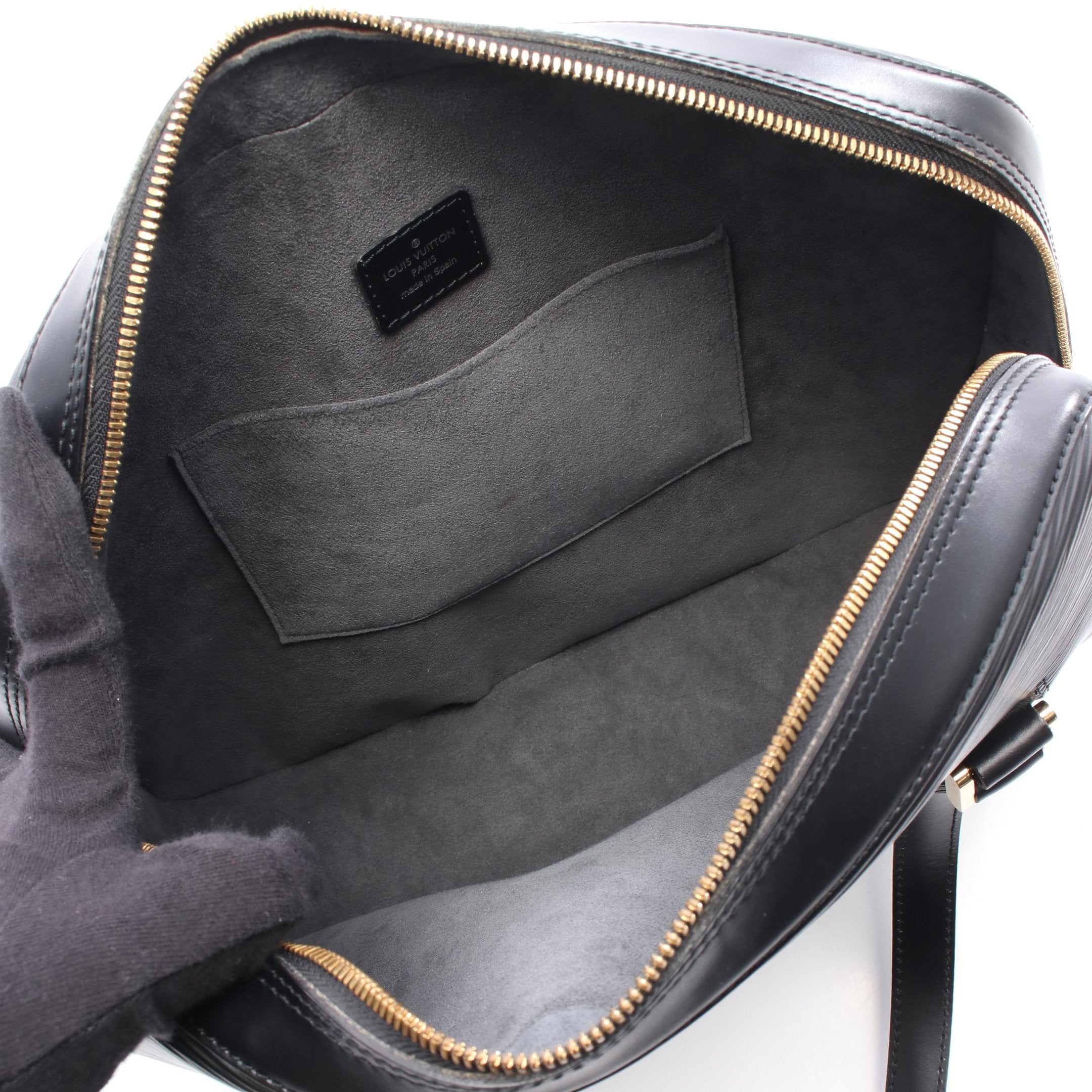 SALE‼️【極美品】LVショルダーバッグ ノワール ブラック ほぼ未使用品 ヴォルテール エピ ノワール ショルダーバッグ レザー ブラック ルイ