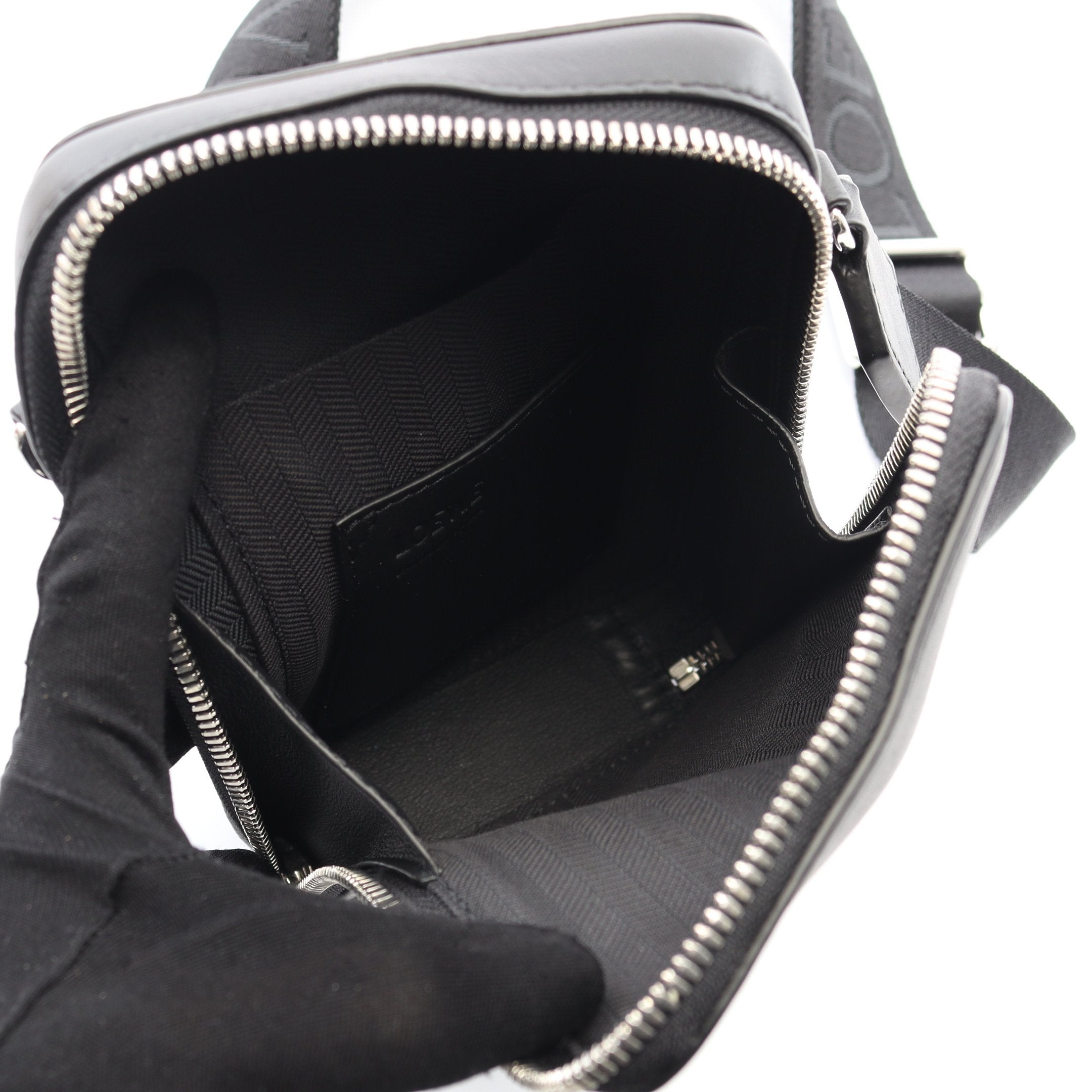 バーティカル クロスボディポケット ショルダーバッグ レザー ブラック