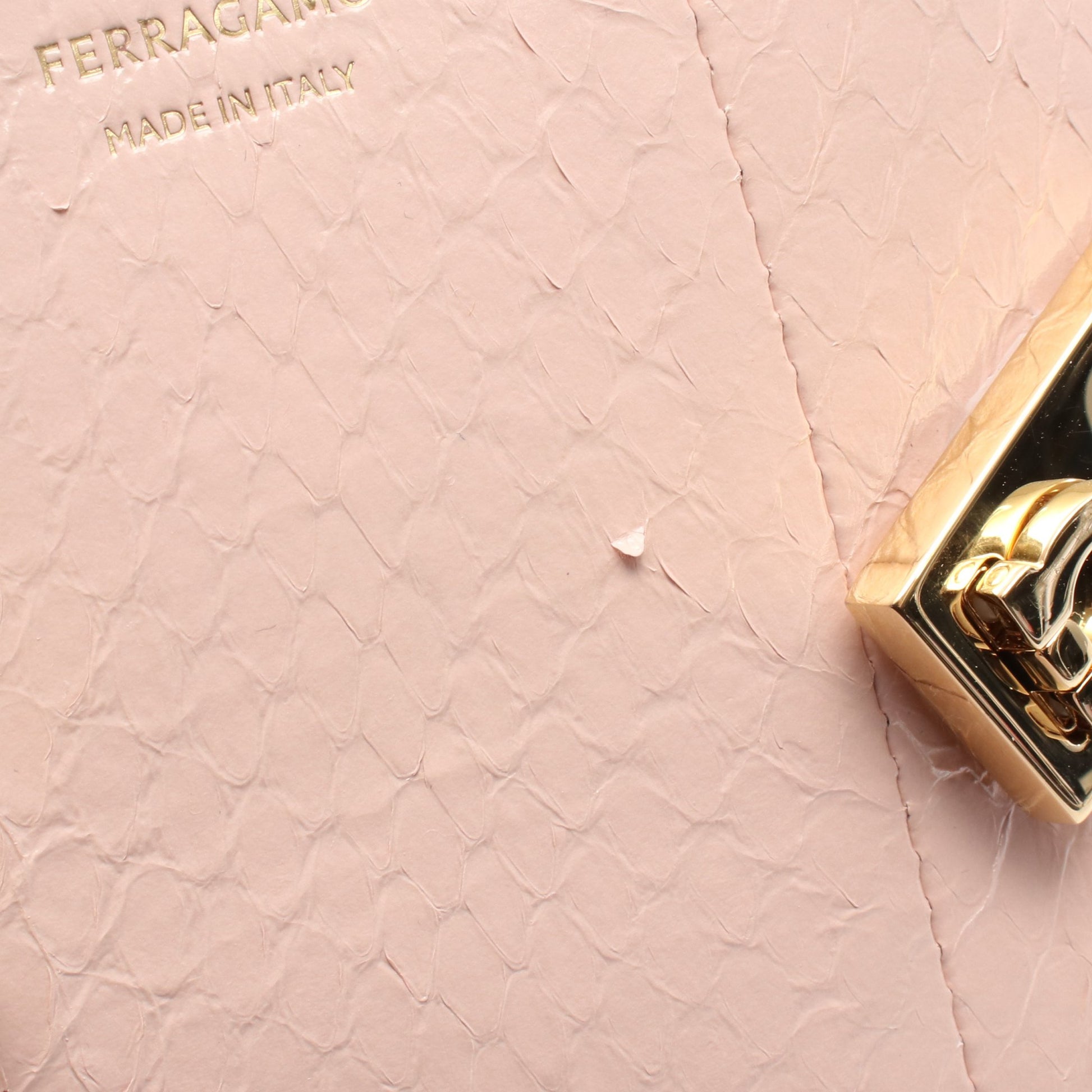 HUG ハグ ミニ ハンドバッグ パイソン ピンク 2WAY サルヴァトーレフェラガモ バッグ Salvatore Ferragamo