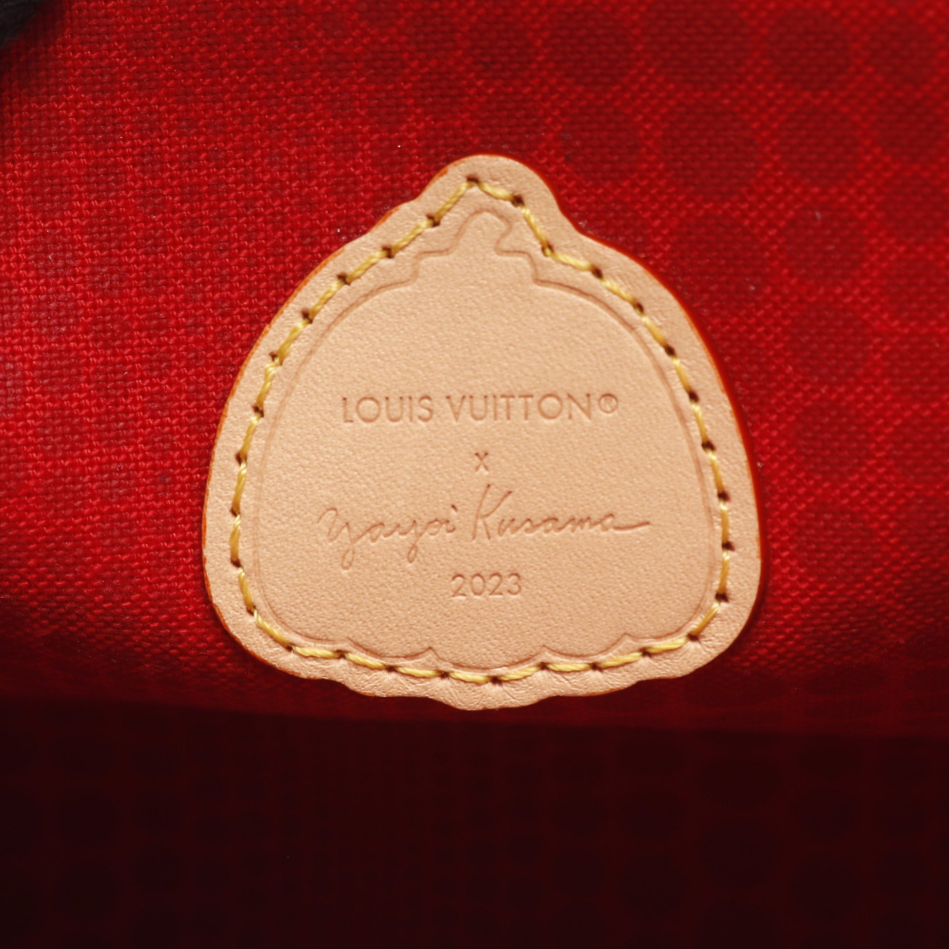 LOUIS VUITTON × yayoi kusama オンザゴーPM ハンドバッグ PVC レザー ブラウン マルチカラー 2WAY ルイヴィトン バッグ LOUIS VUITTON