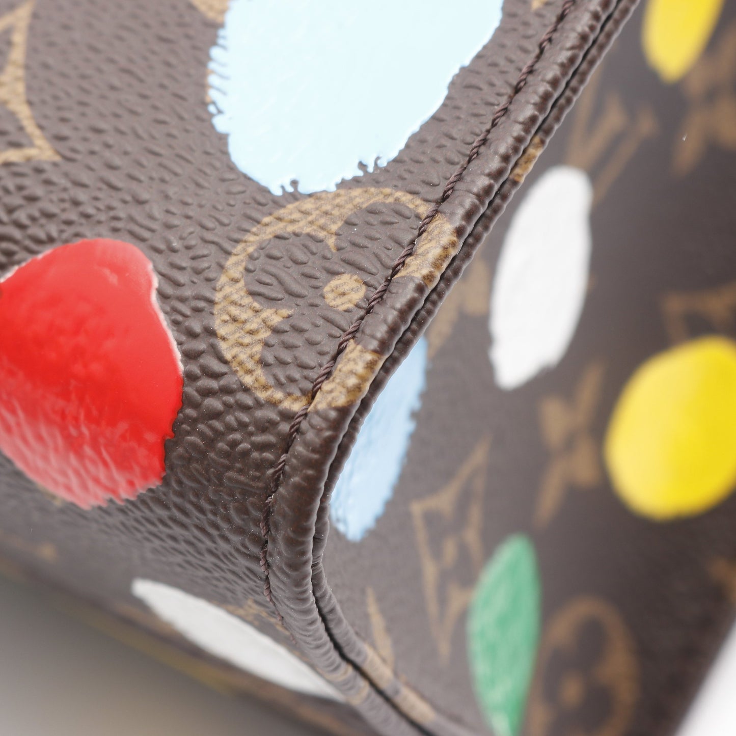 LOUIS VUITTON × yayoi kusama オンザゴーPM ハンドバッグ PVC レザー ブラウン マルチカラー 2WAY ルイヴィトン バッグ LOUIS VUITTON