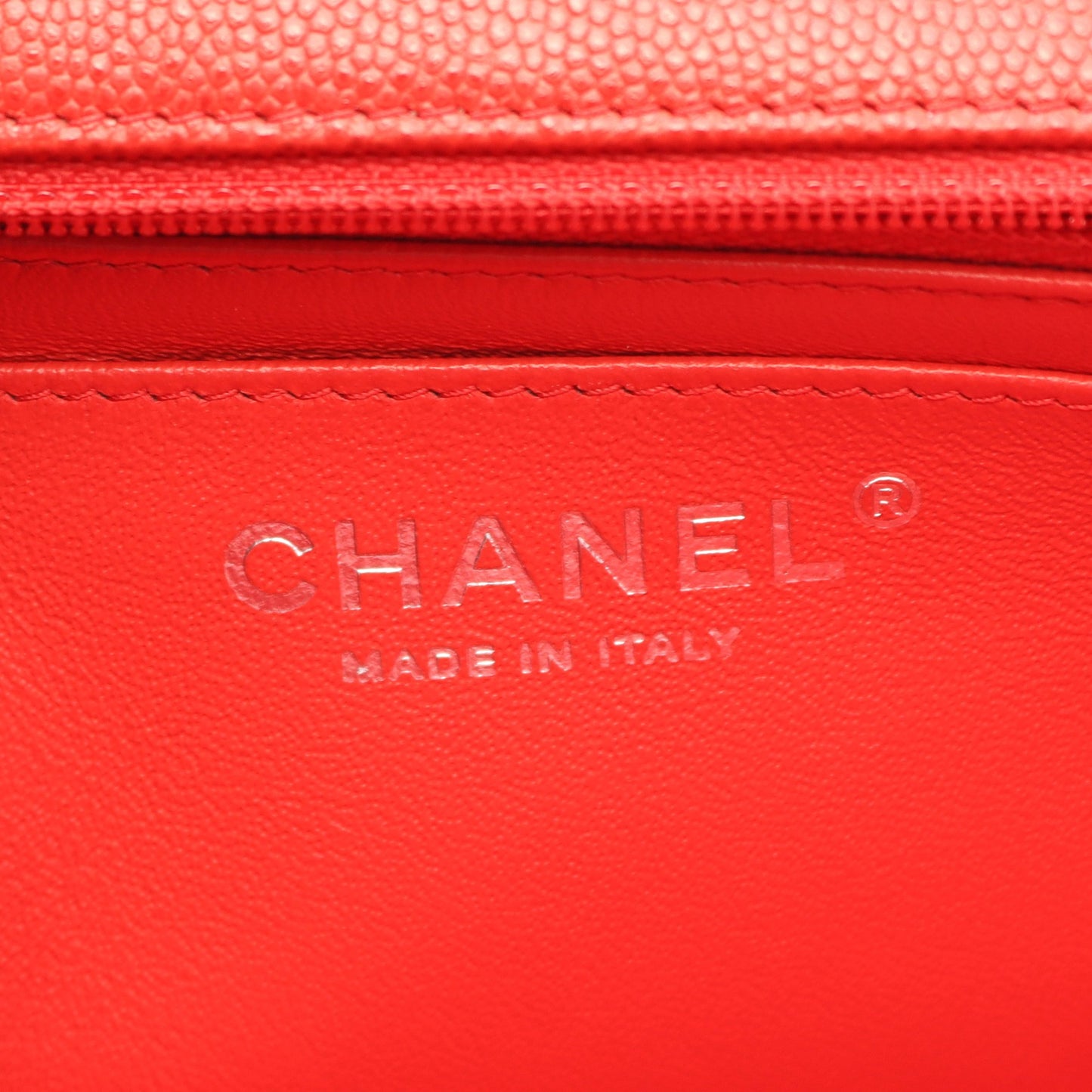 シェブロン Vステッチ チェーンショルダーバッグ キャビアスキン レッド シルバー金具 シャネル バッグ CHANEL