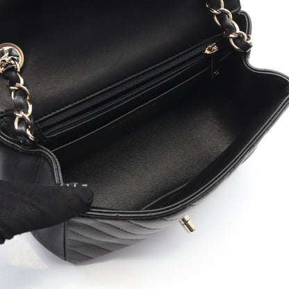 シェブロン Vステッチ チェーンショルダーバッグ ラムスキン ブラック ゴールド金具 シャネル バッグ CHANEL