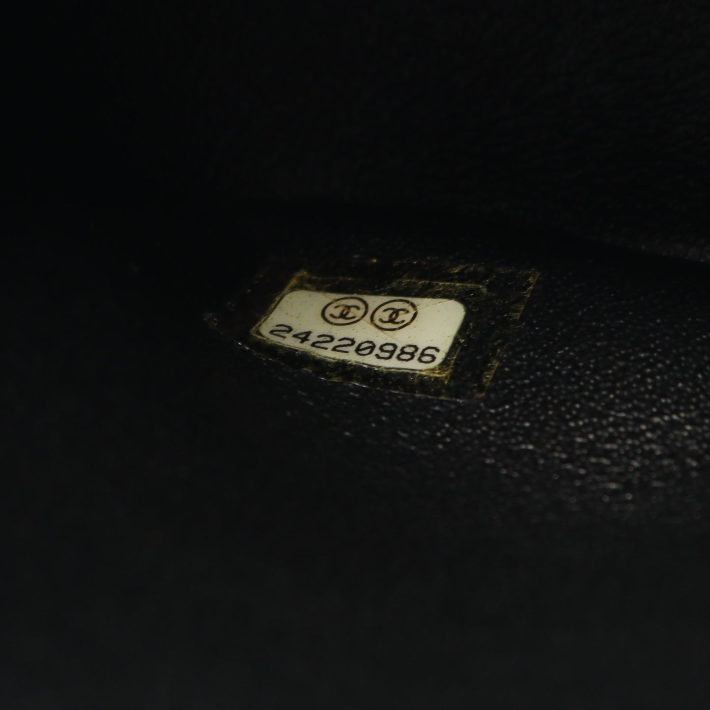 シェブロン Vステッチ チェーンショルダーバッグ ラムスキン ブラック ゴールド金具 シャネル バッグ CHANEL