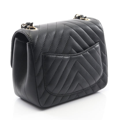 シェブロン Vステッチ チェーンショルダーバッグ ラムスキン ブラック ゴールド金具 シャネル バッグ CHANEL
