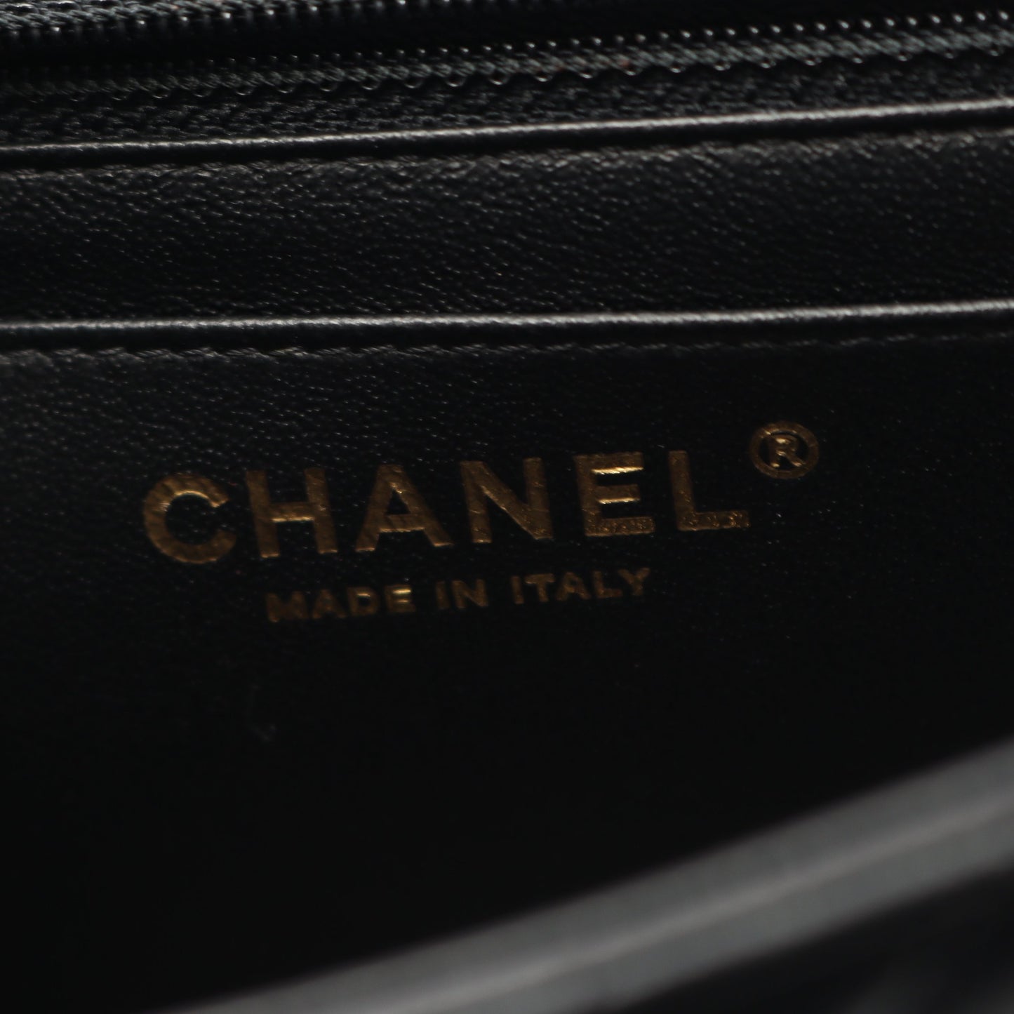 シェブロン Vステッチ チェーンショルダーバッグ ラムスキン ブラック ゴールド金具 シャネル バッグ CHANEL