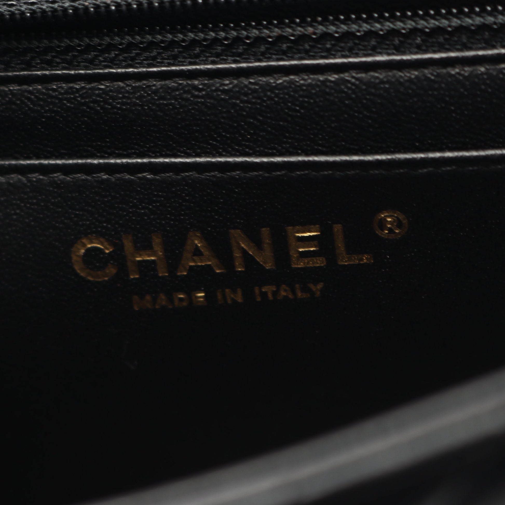シェブロン Vステッチ チェーンショルダーバッグ ラムスキン ブラック ゴールド金具 シャネル バッグ CHANEL