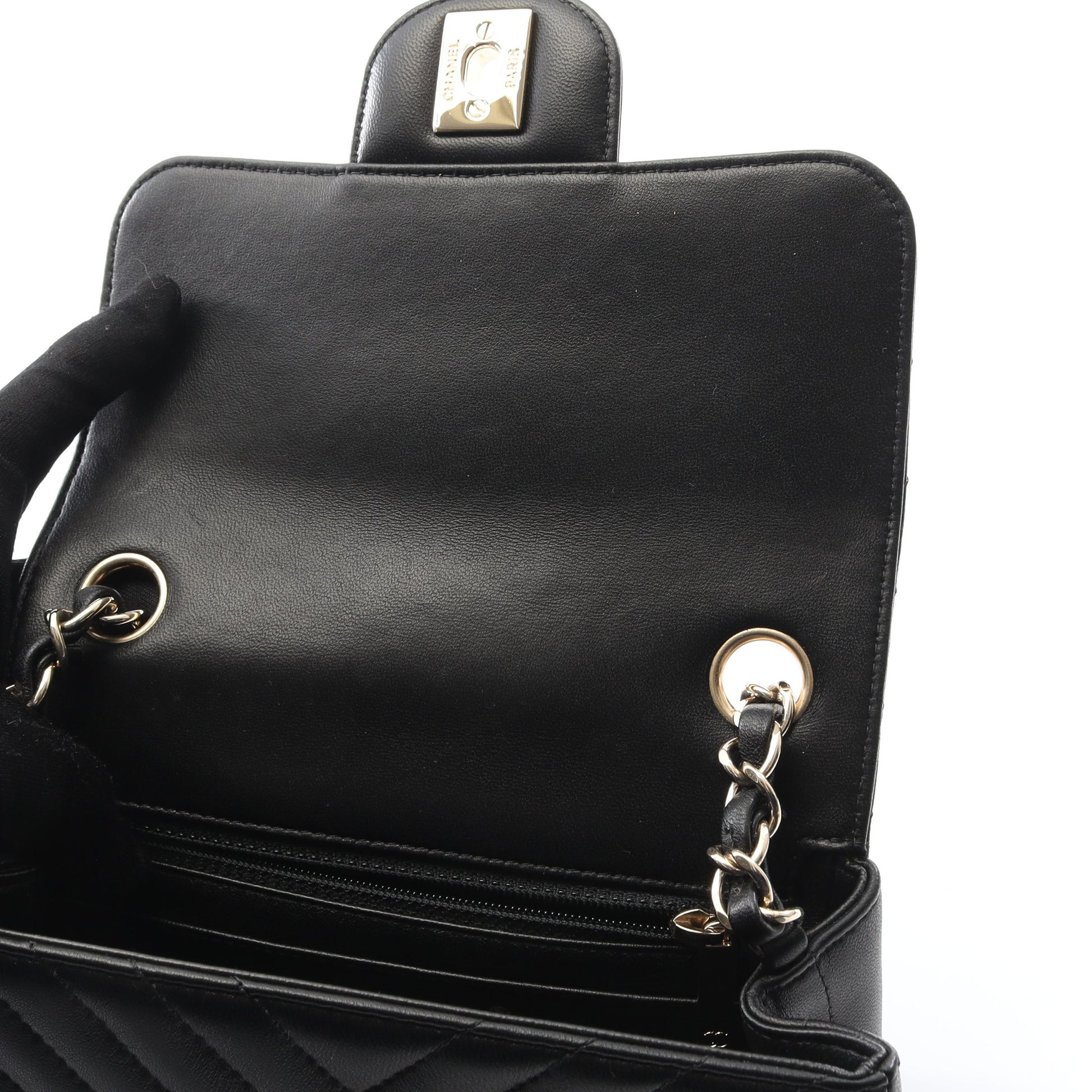 シェブロン Vステッチ チェーンショルダーバッグ ラムスキン ブラック ゴールド金具 シャネル バッグ CHANEL
