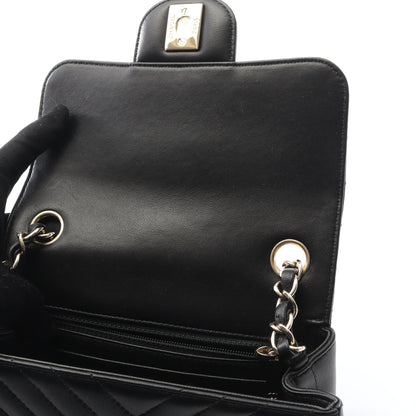 シェブロン Vステッチ チェーンショルダーバッグ ラムスキン ブラック ゴールド金具 シャネル バッグ CHANEL