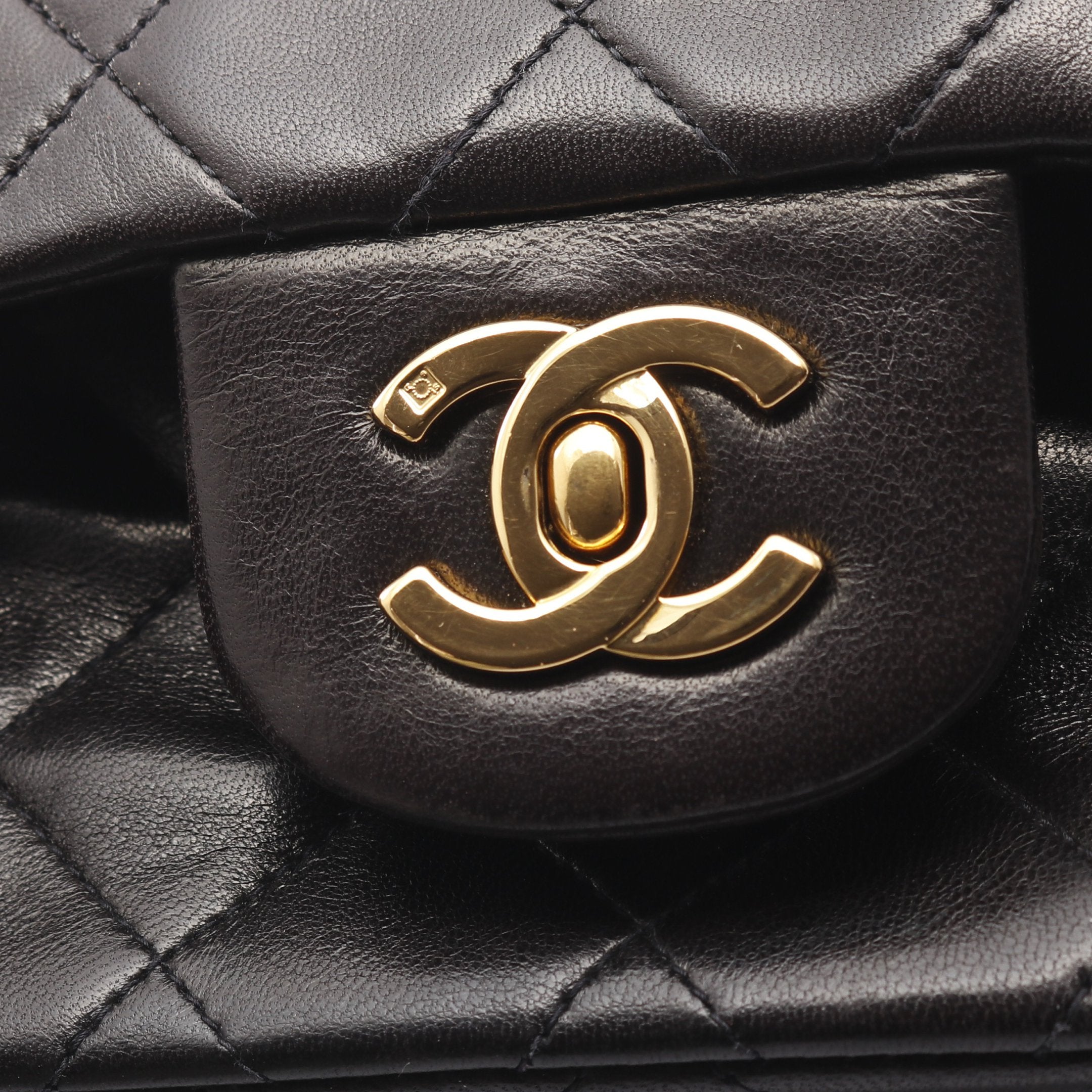 マトラッセ Wフラップ Wチェーンショルダーバッグ ラムスキン ブラック