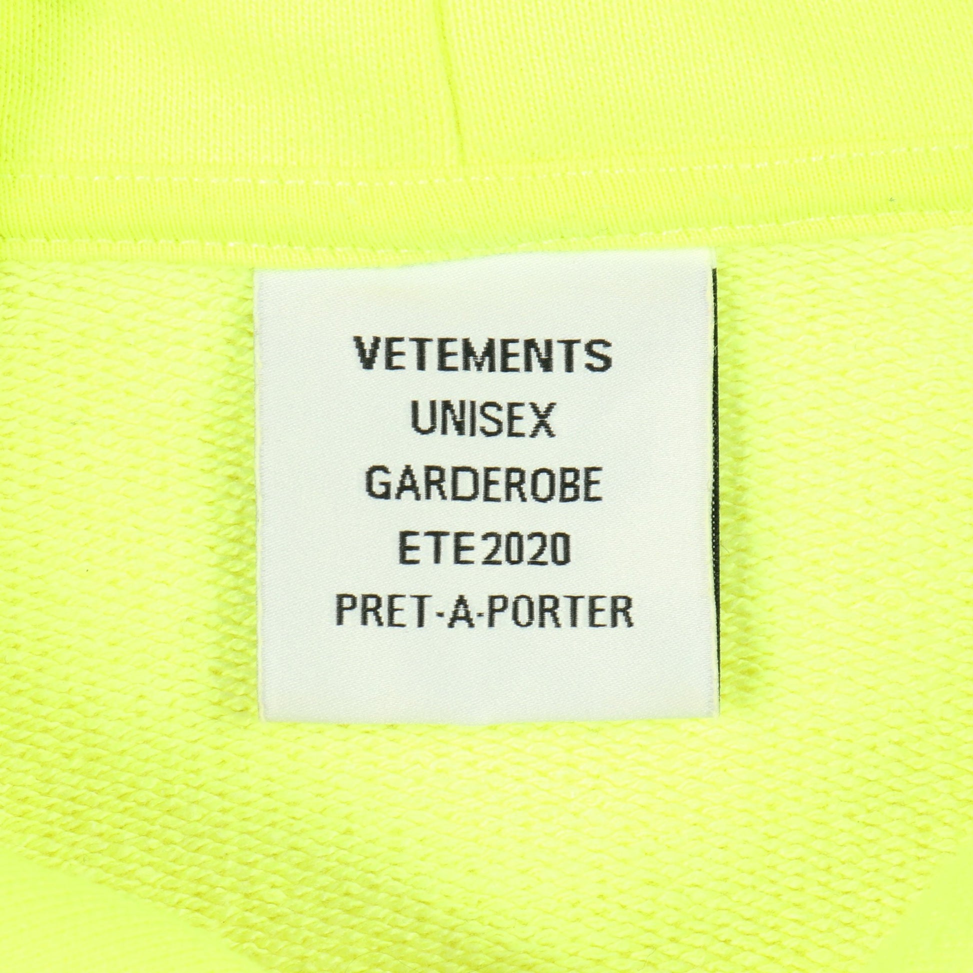 プルオーバーパーカー ロゴ イエロー ネオンカラー ヴェトモン トップス VETEMENTS