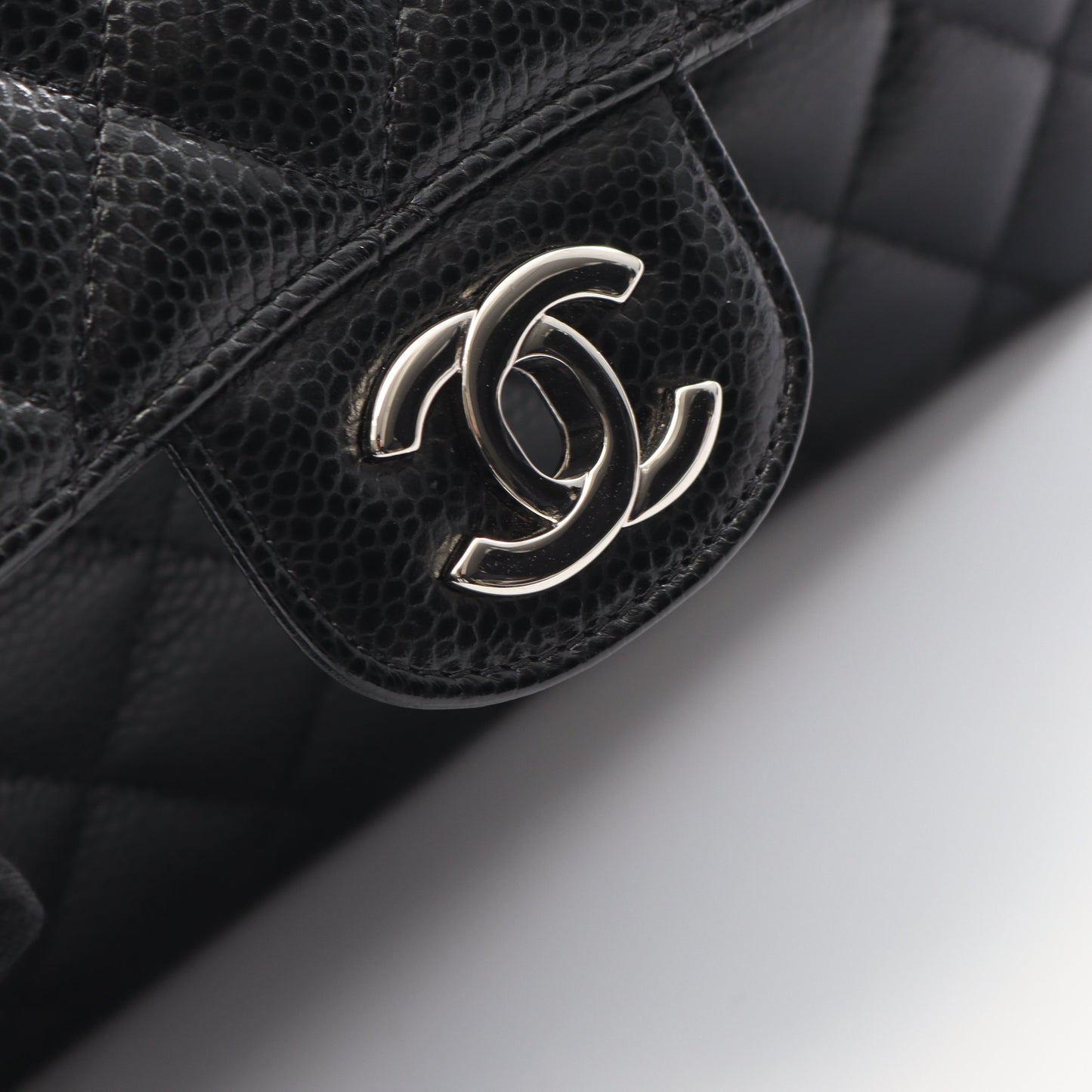 マトラッセ Wフラップ Wチェーンショルダーバッグ キャビアスキン ブラック シルバー金具 シャネル バッグ CHANEL
