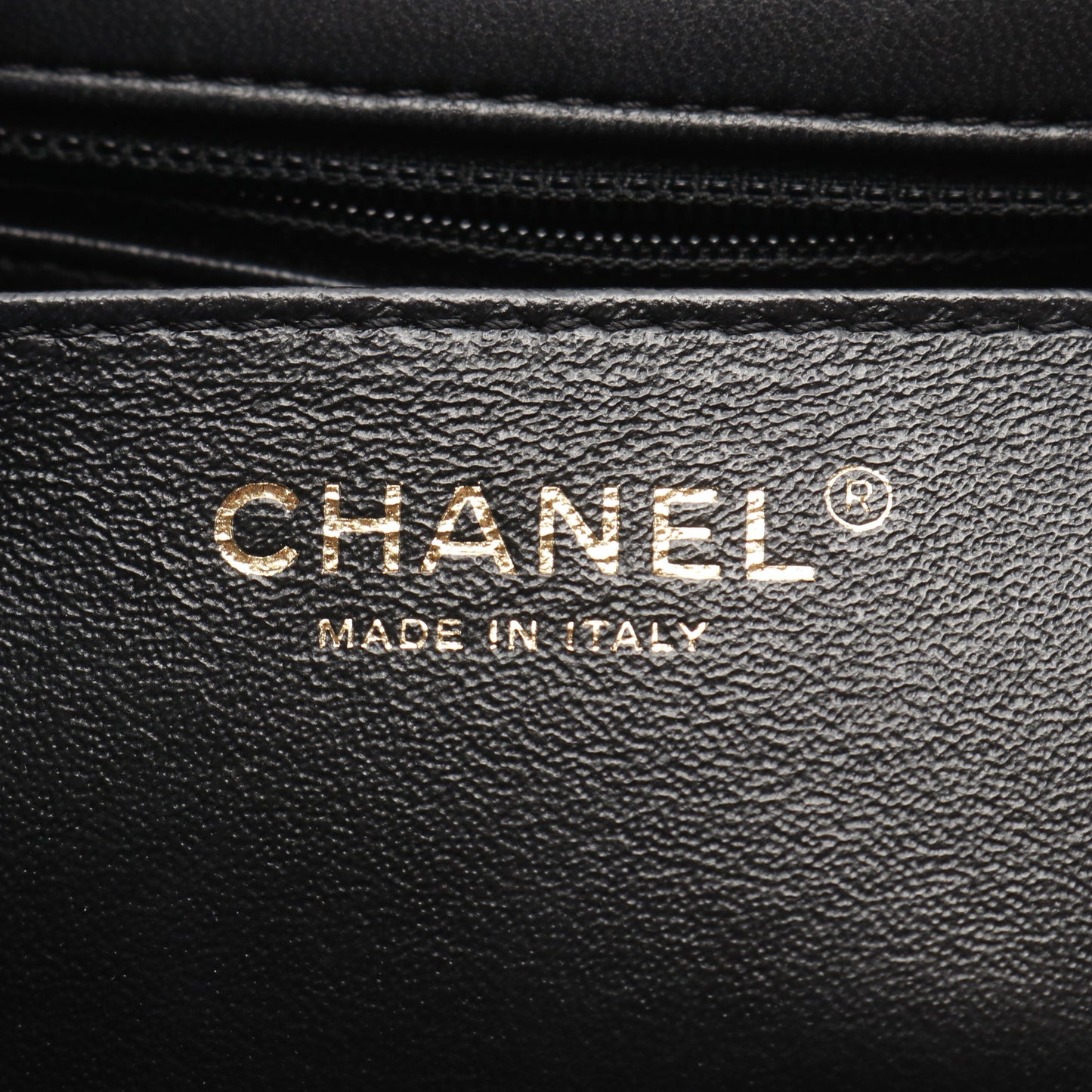 Vステッチ シェブロン チェーンショルダーバッグ ラムスキン ブラック ゴールド金具 2WAY シャネル バッグ CHANEL
