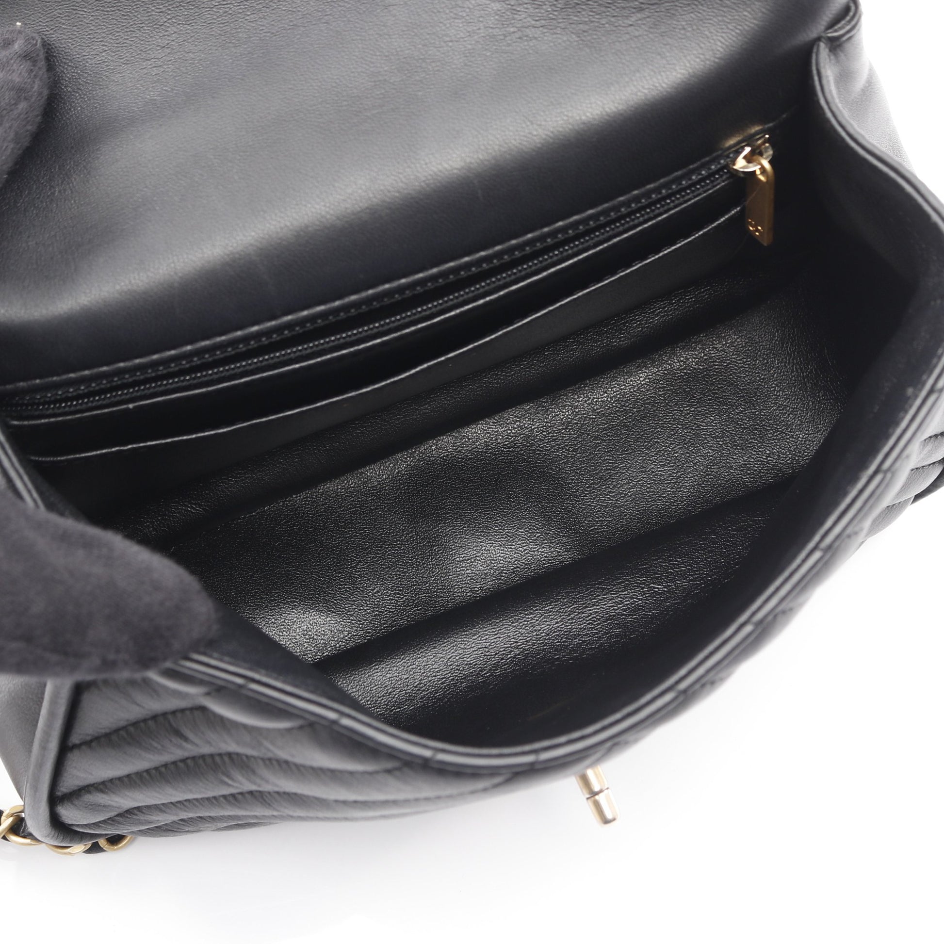 Vステッチ シェブロン チェーンショルダーバッグ ラムスキン ブラック ゴールド金具 2WAY シャネル バッグ CHANEL
