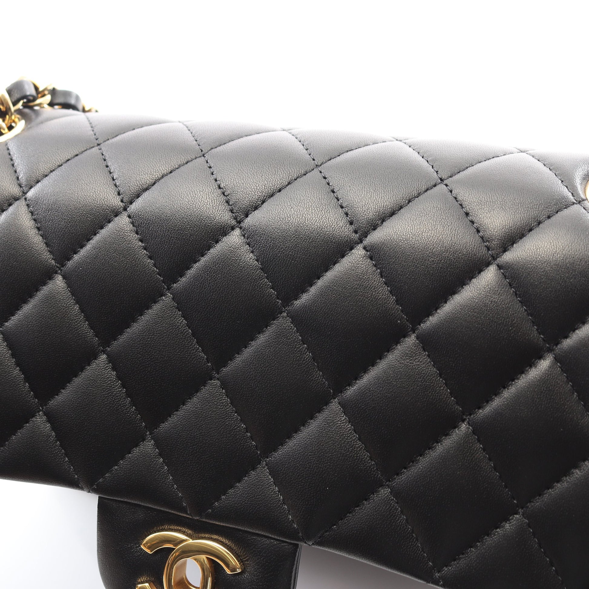 マトラッセ Wフラップ Wチェーンショルダーバッグ ラムスキン ブラック ゴールド金具 シャネル バッグ CHANEL