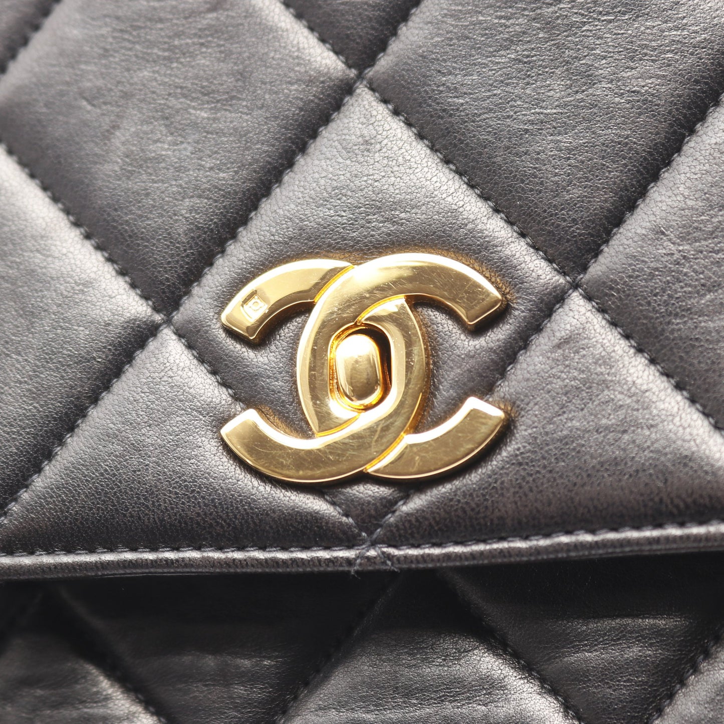 マトラッセ チェーンハンドバッグ ラムスキン ブラック ゴールド金具 シャネル バッグ CHANEL