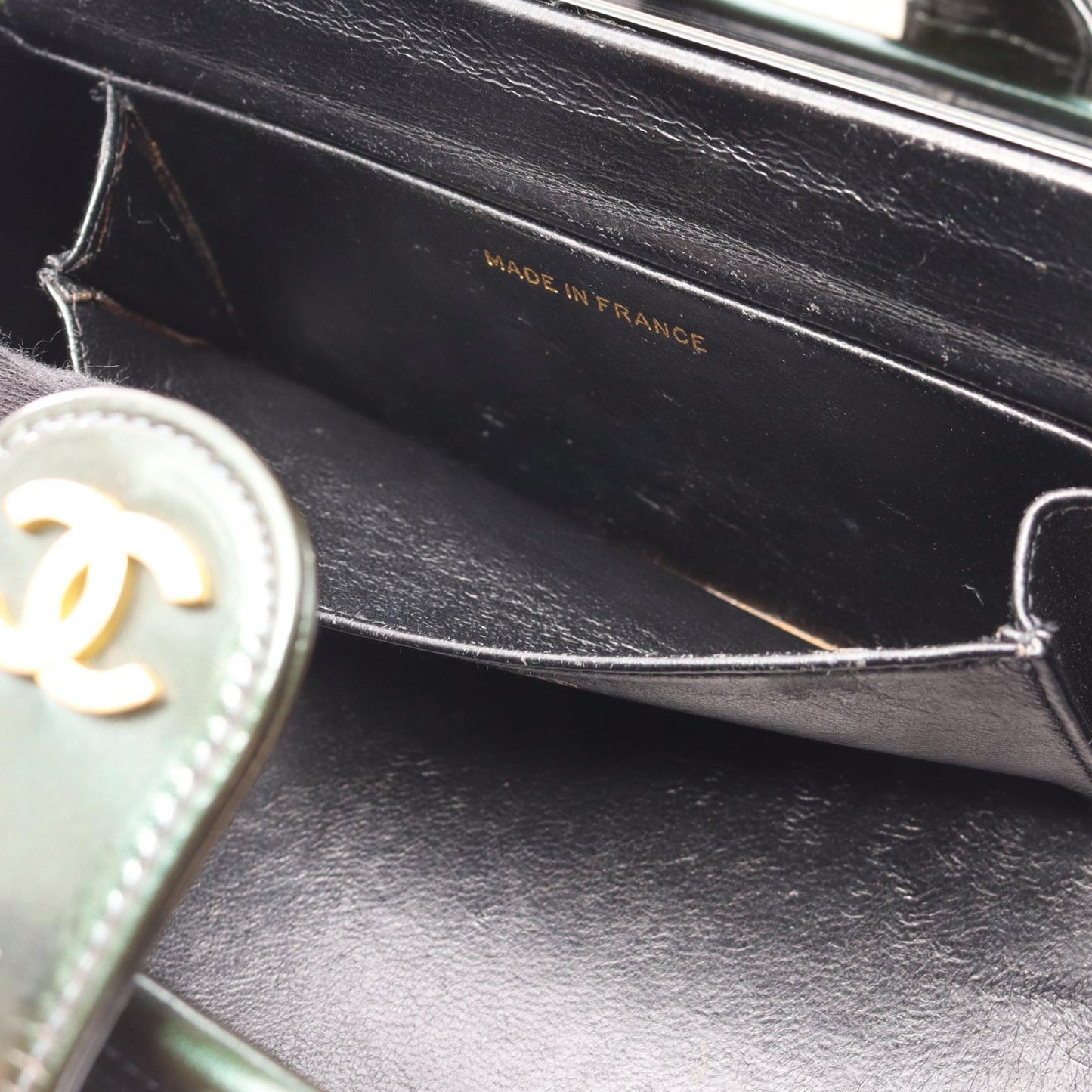 マトラッセ バニティバッグ エナメルレザー ダークグリーン ゴールド金具 ミラー付き シャネル バッグ CHANEL