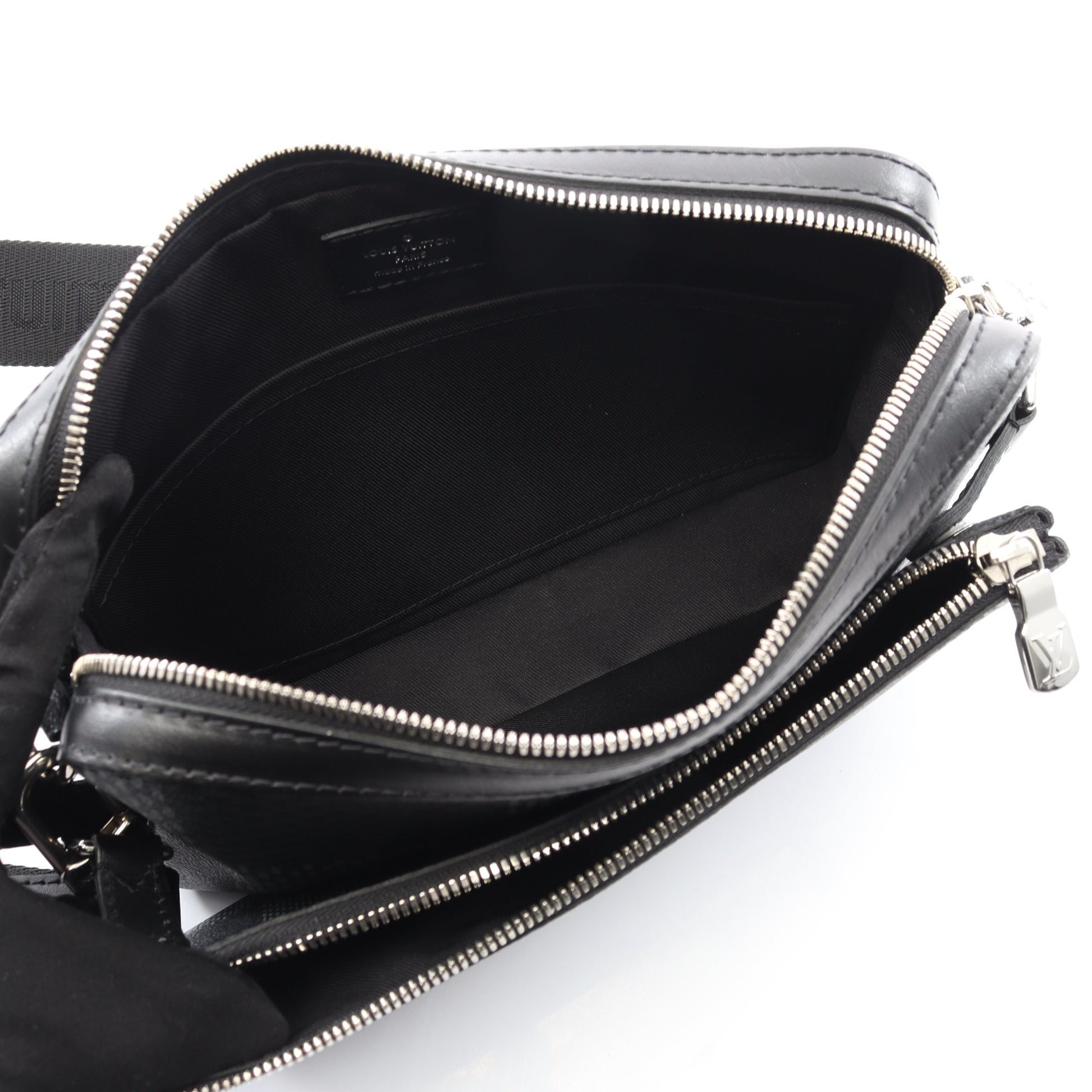 トリオ メッセンジャー ダミエグラフィット ショルダーバッグ PVC レザー ブラック ルイヴィトン バッグ LOUIS VUITTON