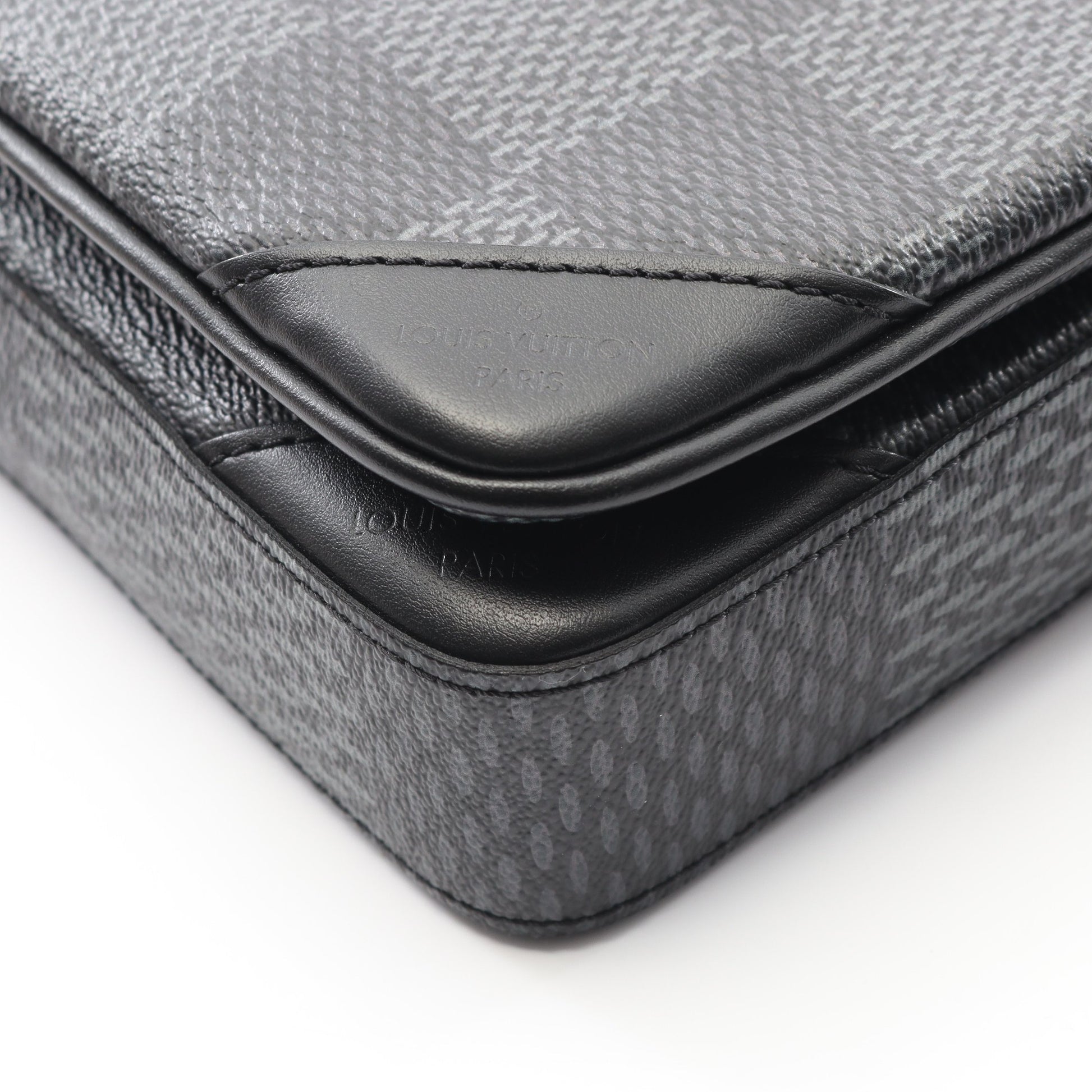 トリオ メッセンジャー ダミエグラフィット ショルダーバッグ PVC レザー ブラック ルイヴィトン バッグ LOUIS VUITTON