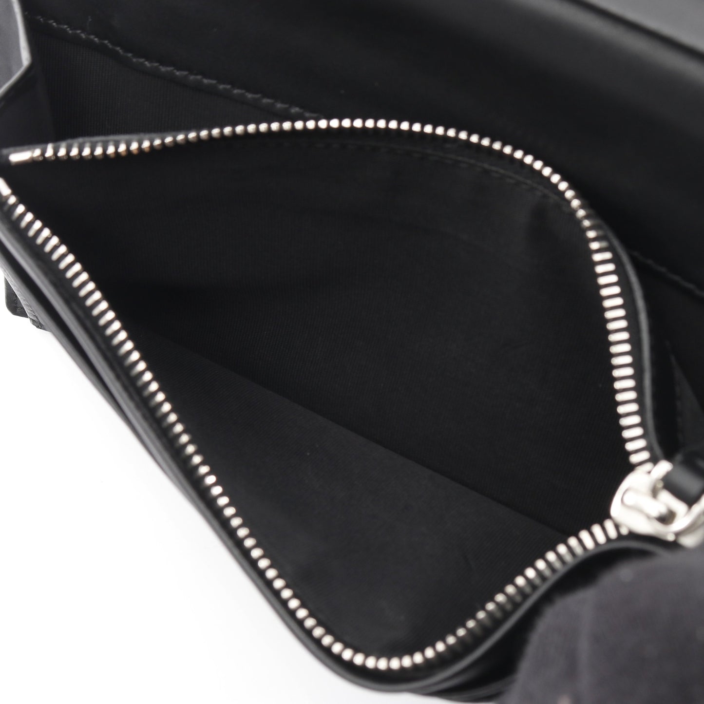 VLTNロゴ 二つ折り長財布 レザー ブラック レッド ヴァレンティノ 財布・小物 VALENTINO