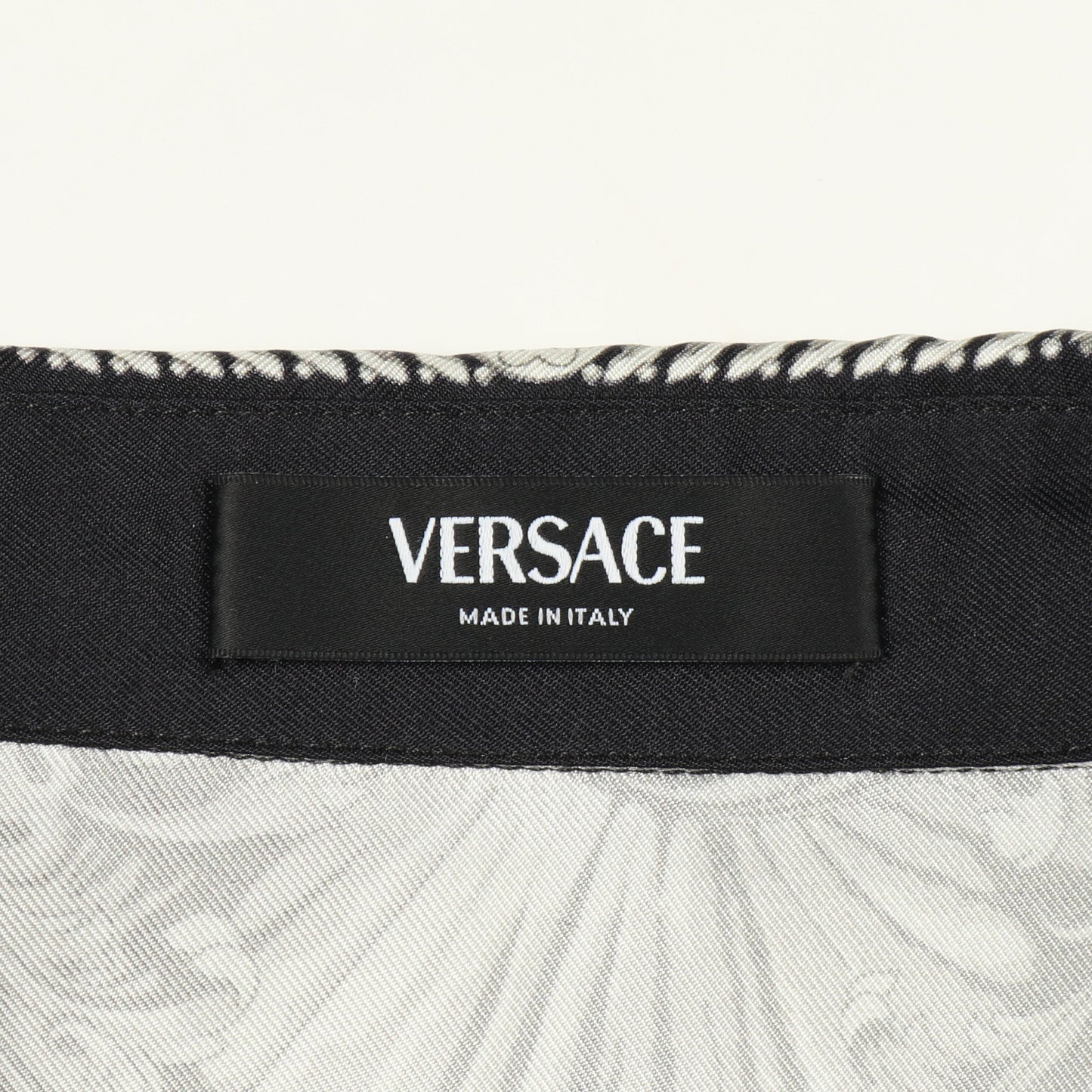 バッコロ シー シャツ シルク ブラック グレー ヴェルサーチ トップス Versace