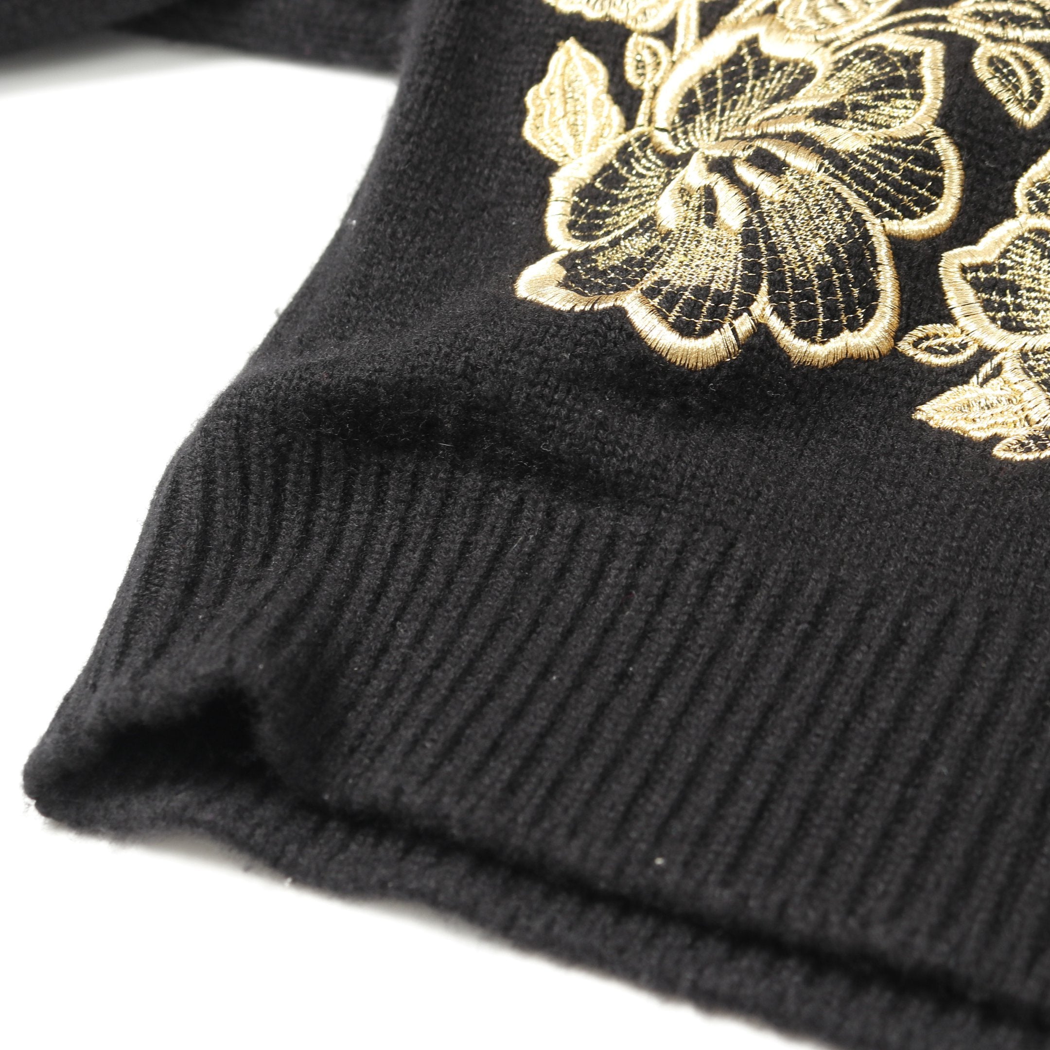 新品タグ付き　DOLCE&GABBANA　デカロゴ刺繍　ニットベスト　M 新品タグ付き DOLCE&GABBANA デカロゴ刺繍 ニットベスト M 【公式通販】